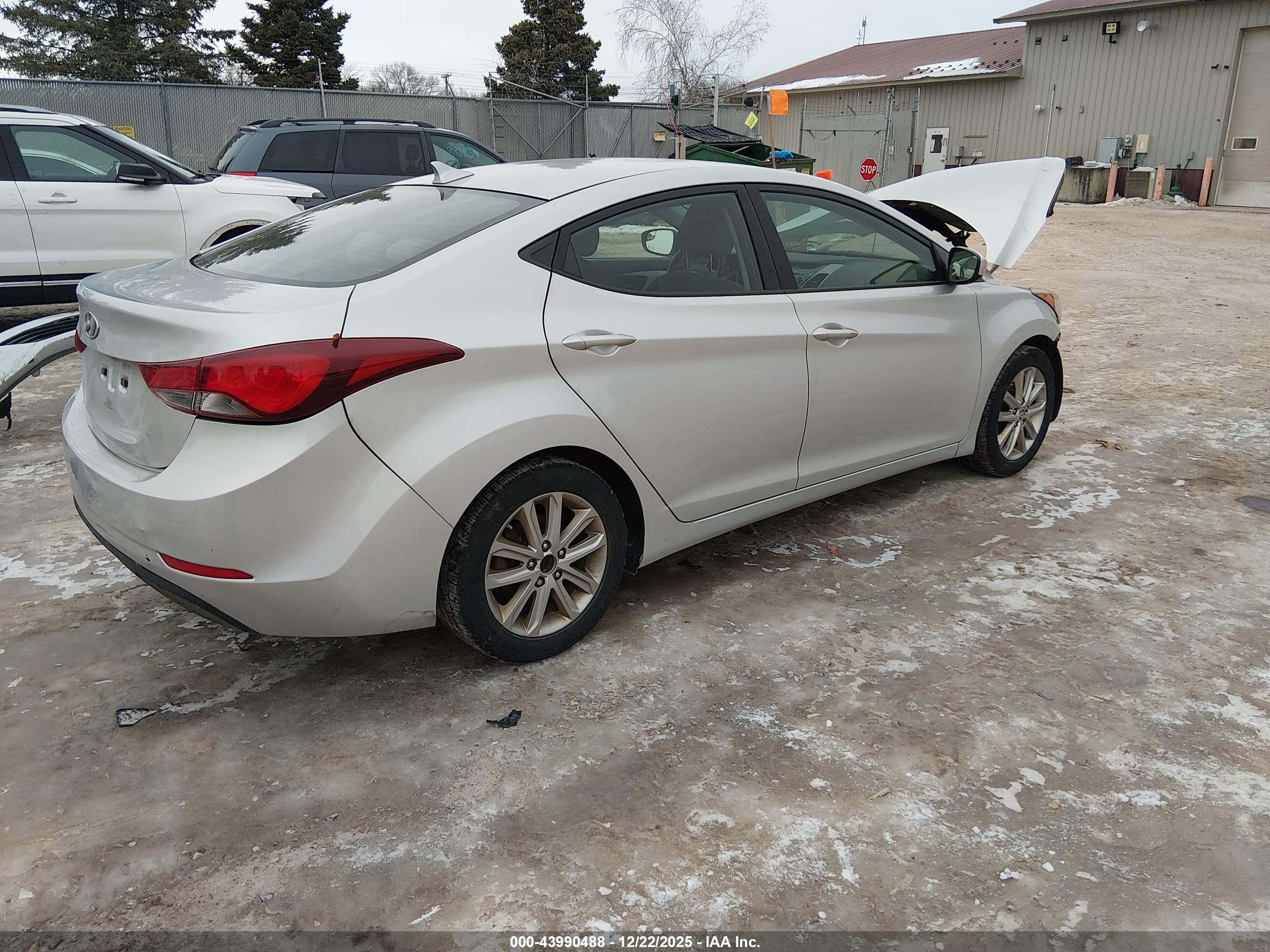 HYUNDAI ELANTRA image 4