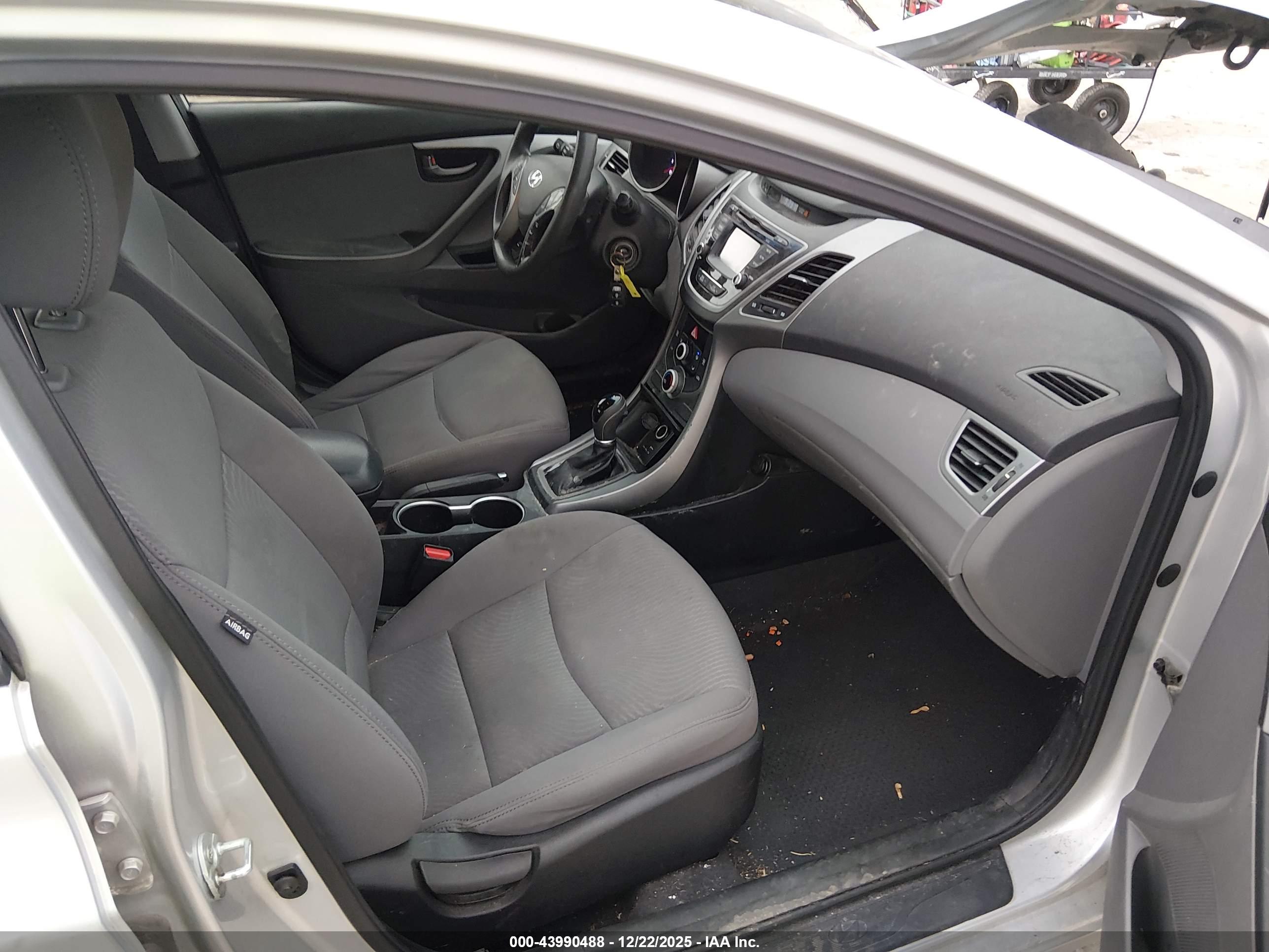 HYUNDAI ELANTRA image 5