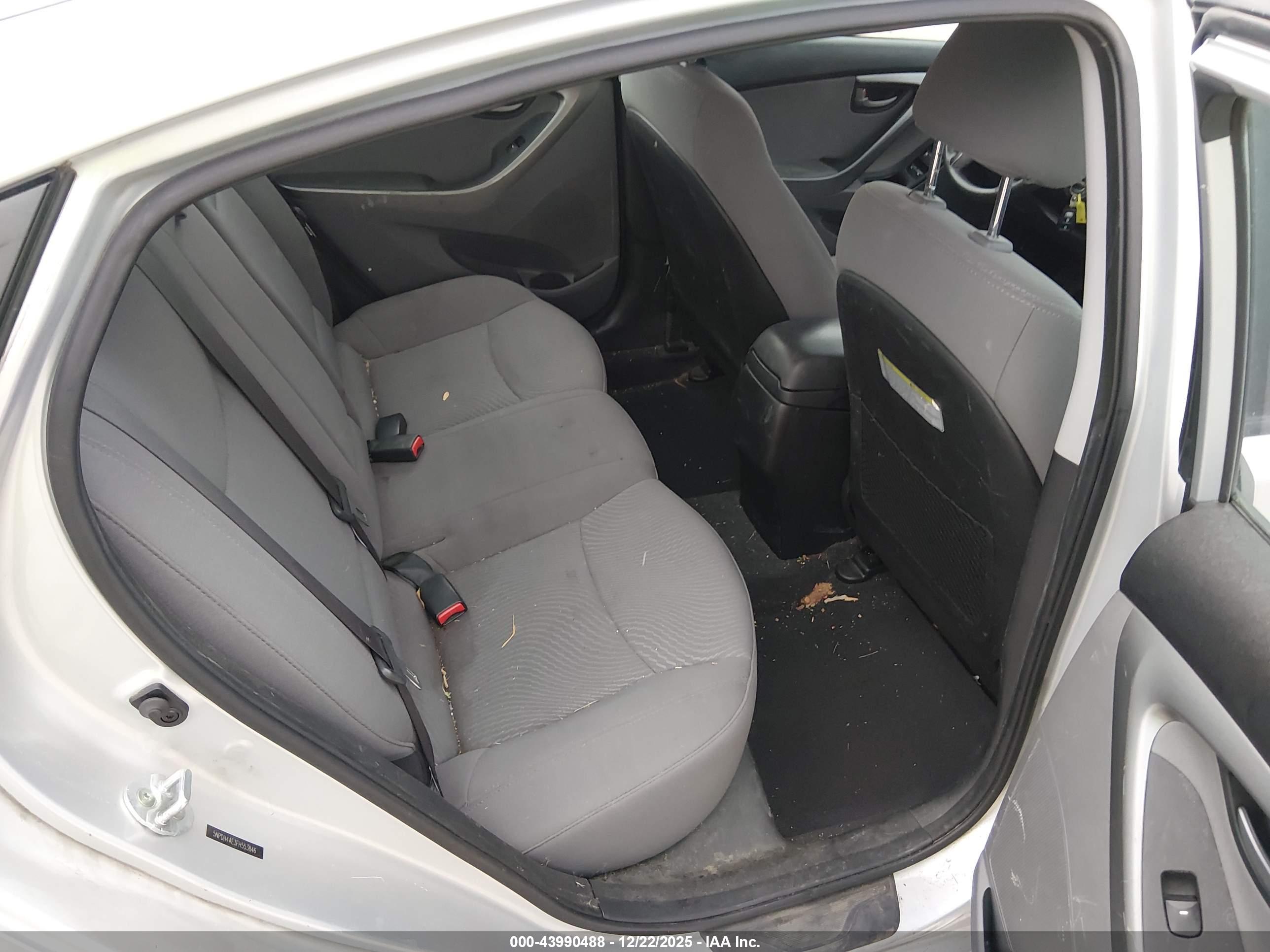 HYUNDAI ELANTRA image 8