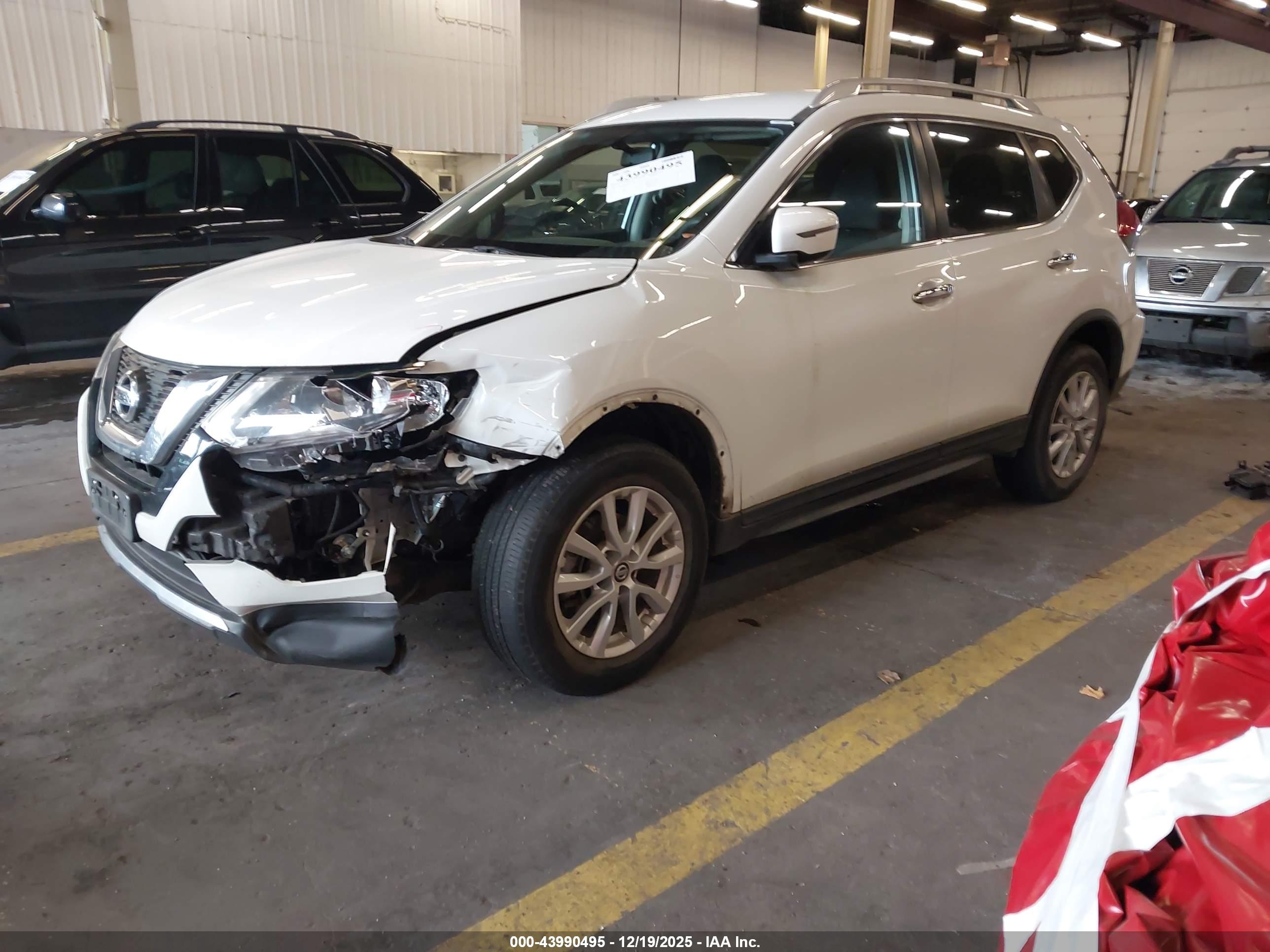NISSAN ROGUE image 2