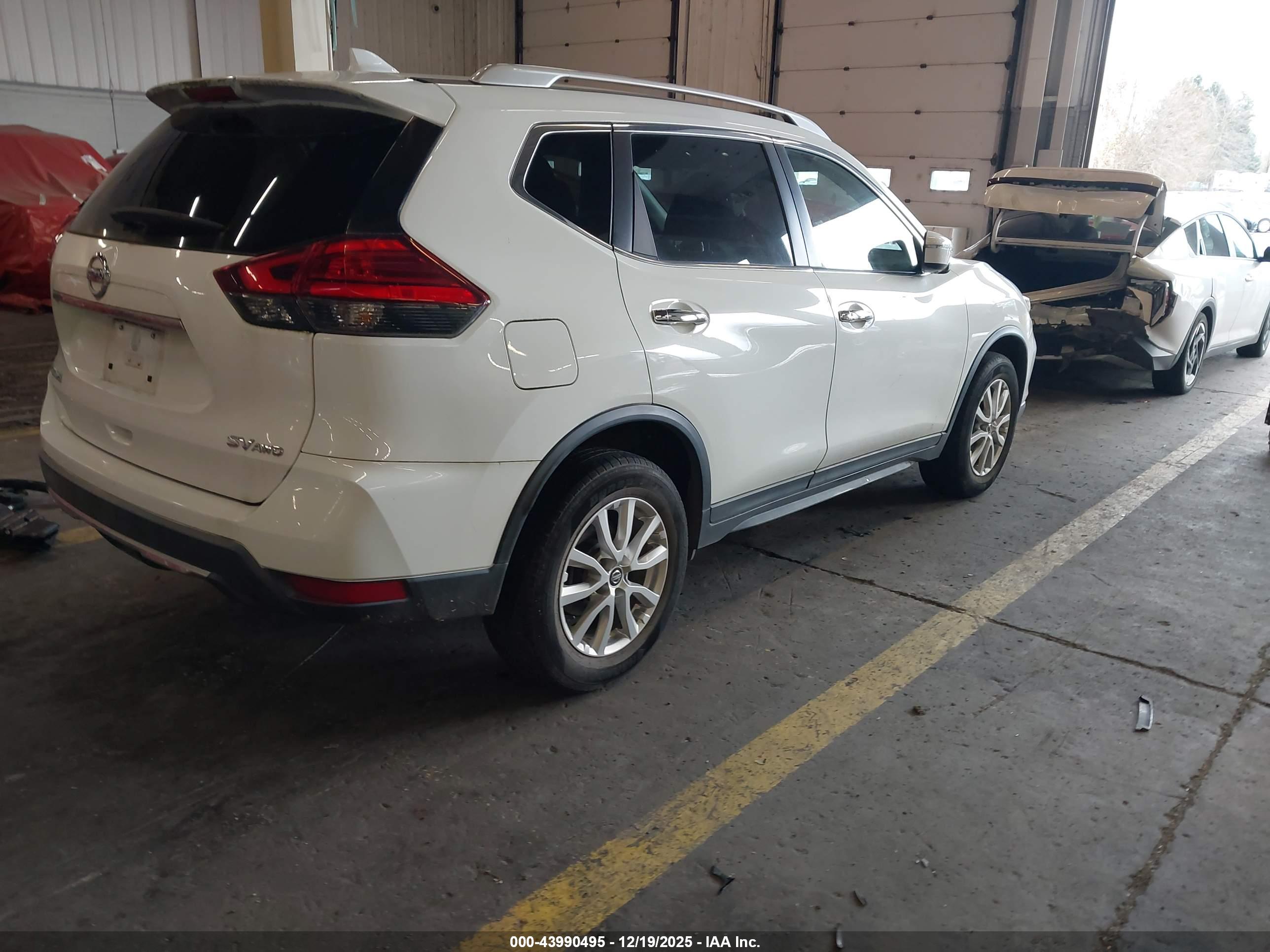 NISSAN ROGUE image 4