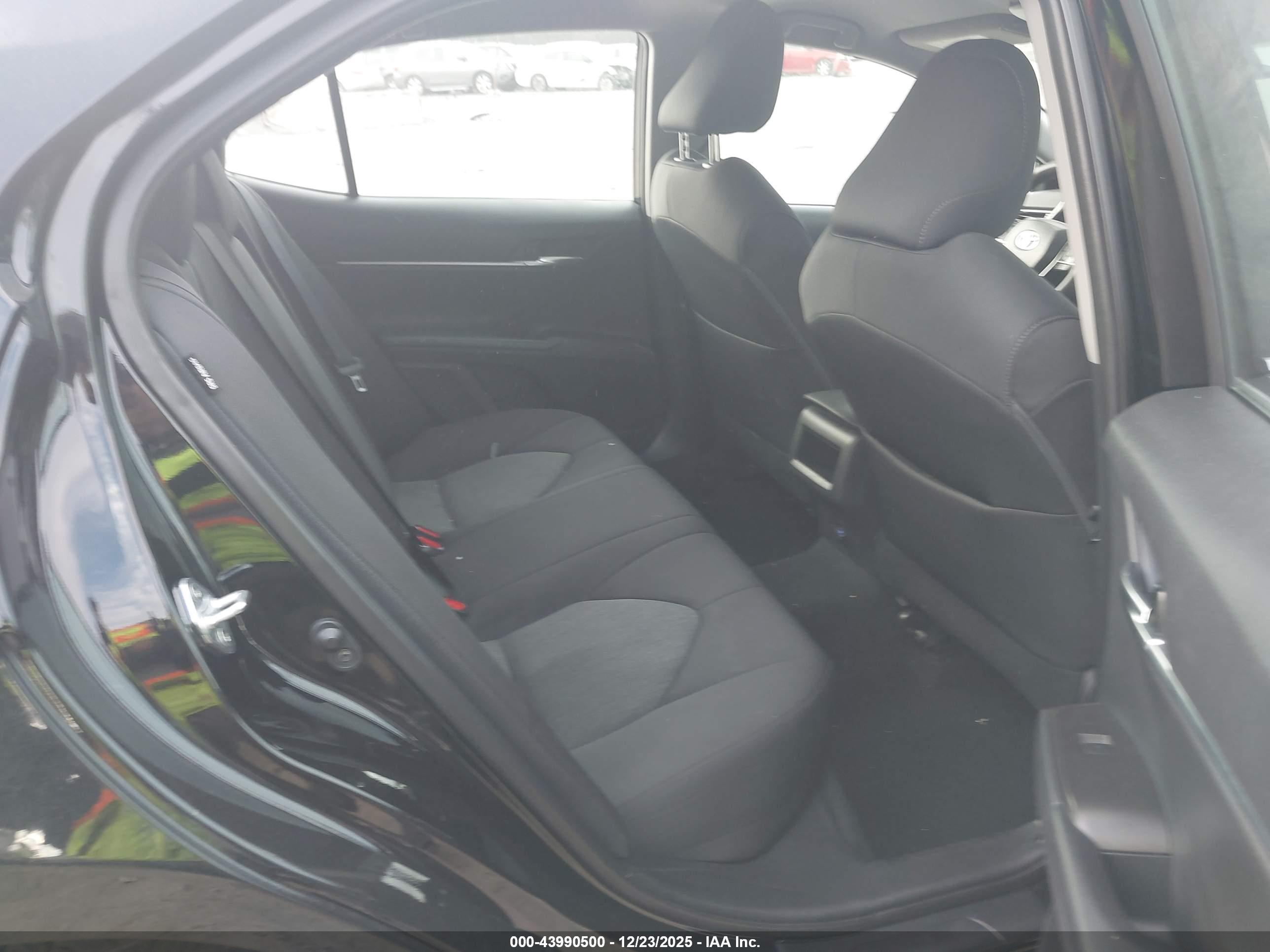 TOYOTA CAMRY image 8