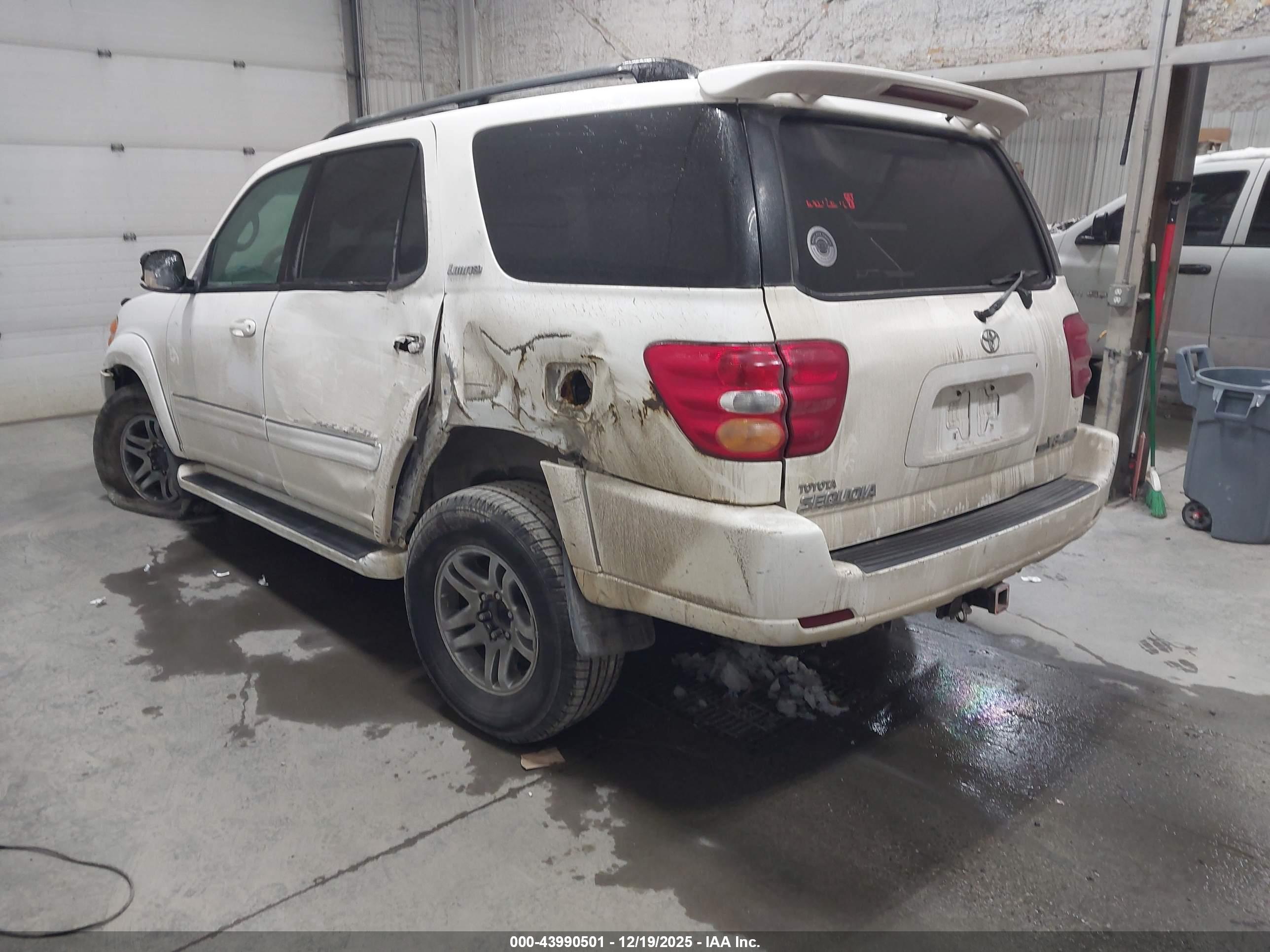 TOYOTA SEQUOIA image 3