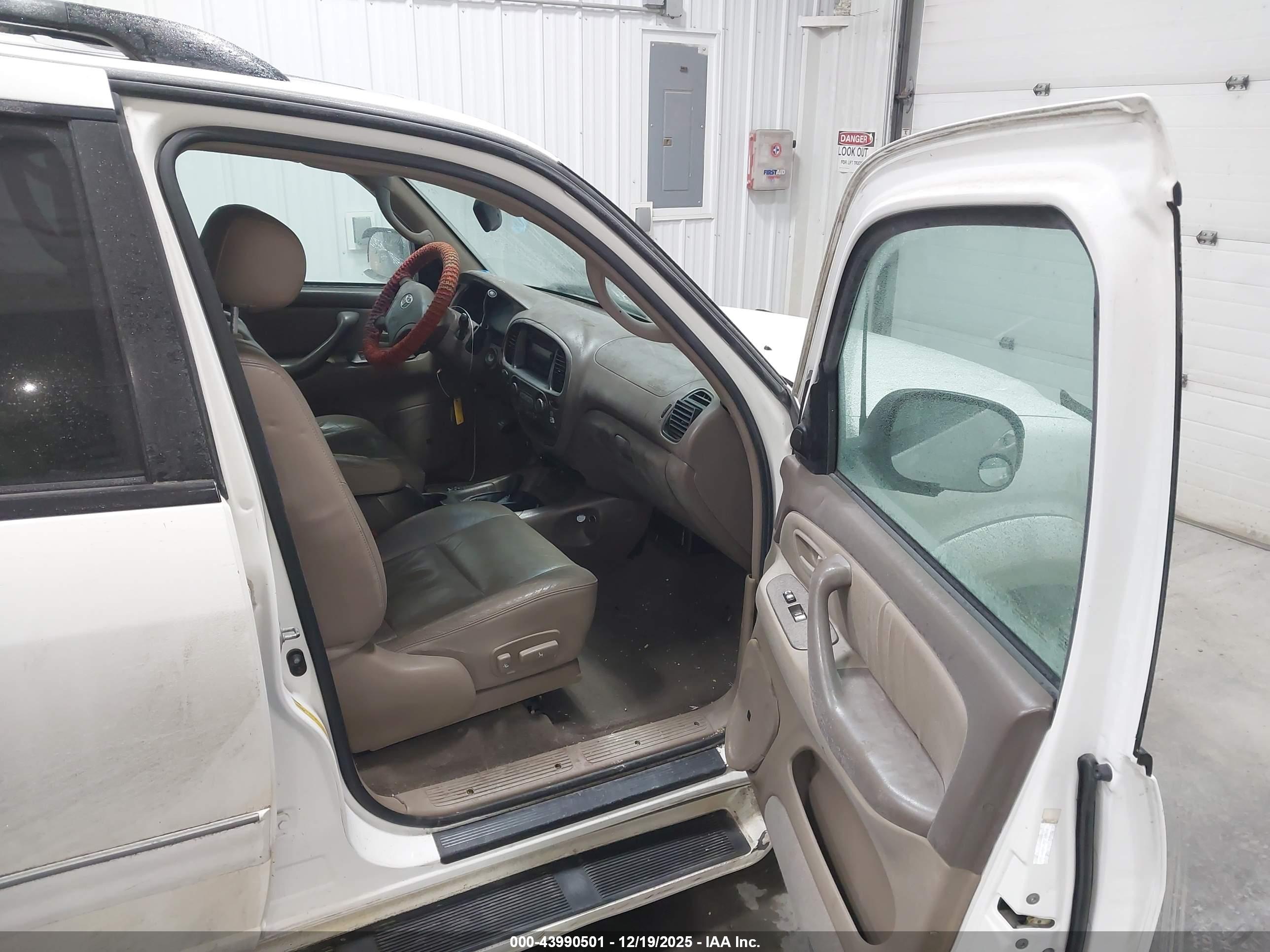TOYOTA SEQUOIA image 5