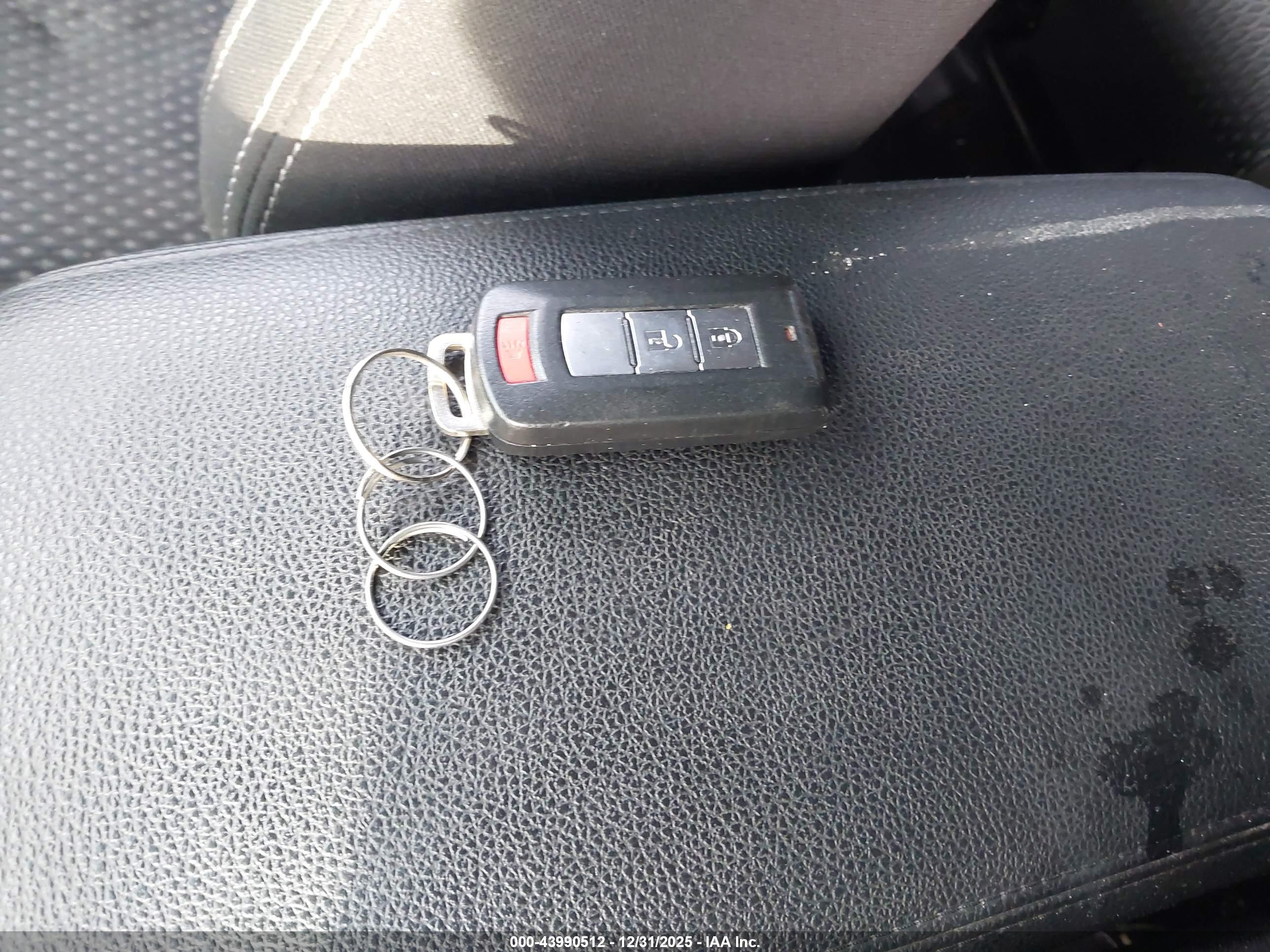 MITSUBISHI OUTLANDER image 11