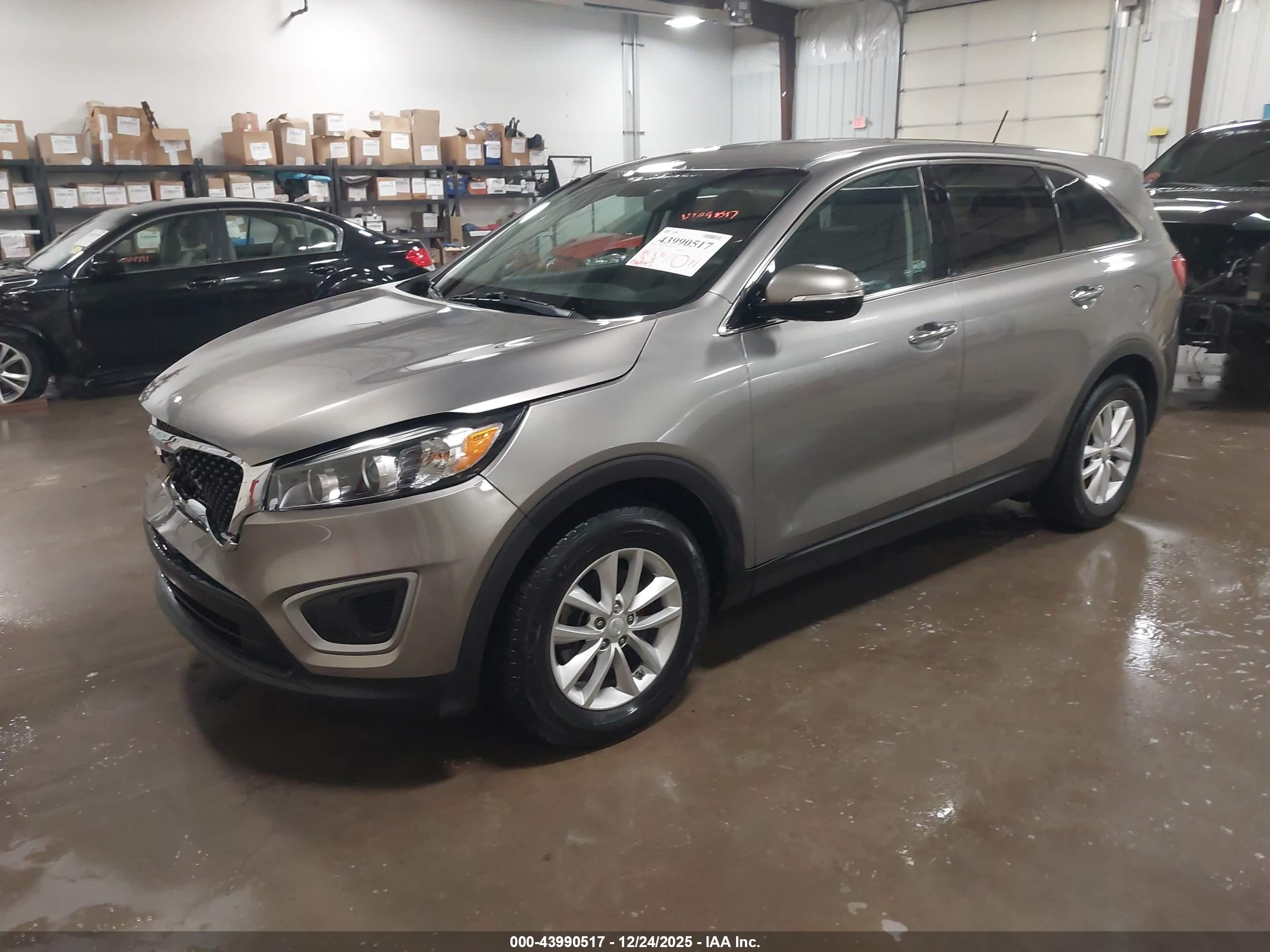 KIA SORENTO image 2
