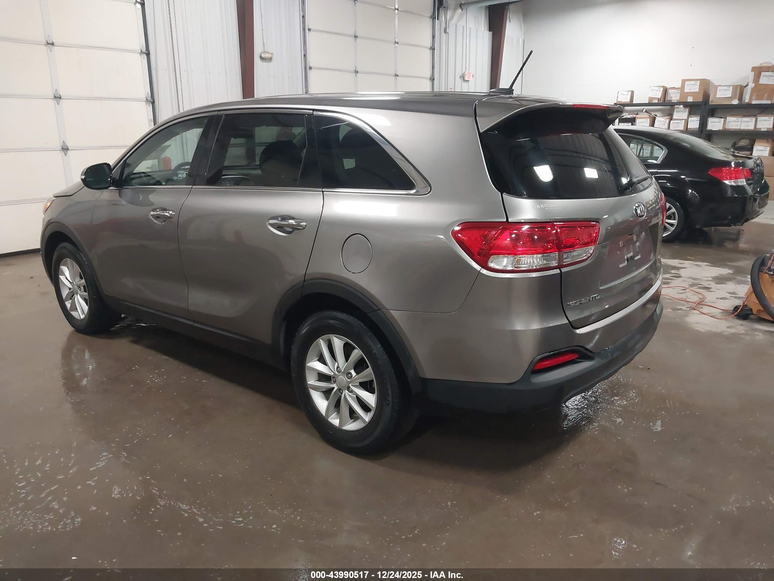 KIA SORENTO image 3