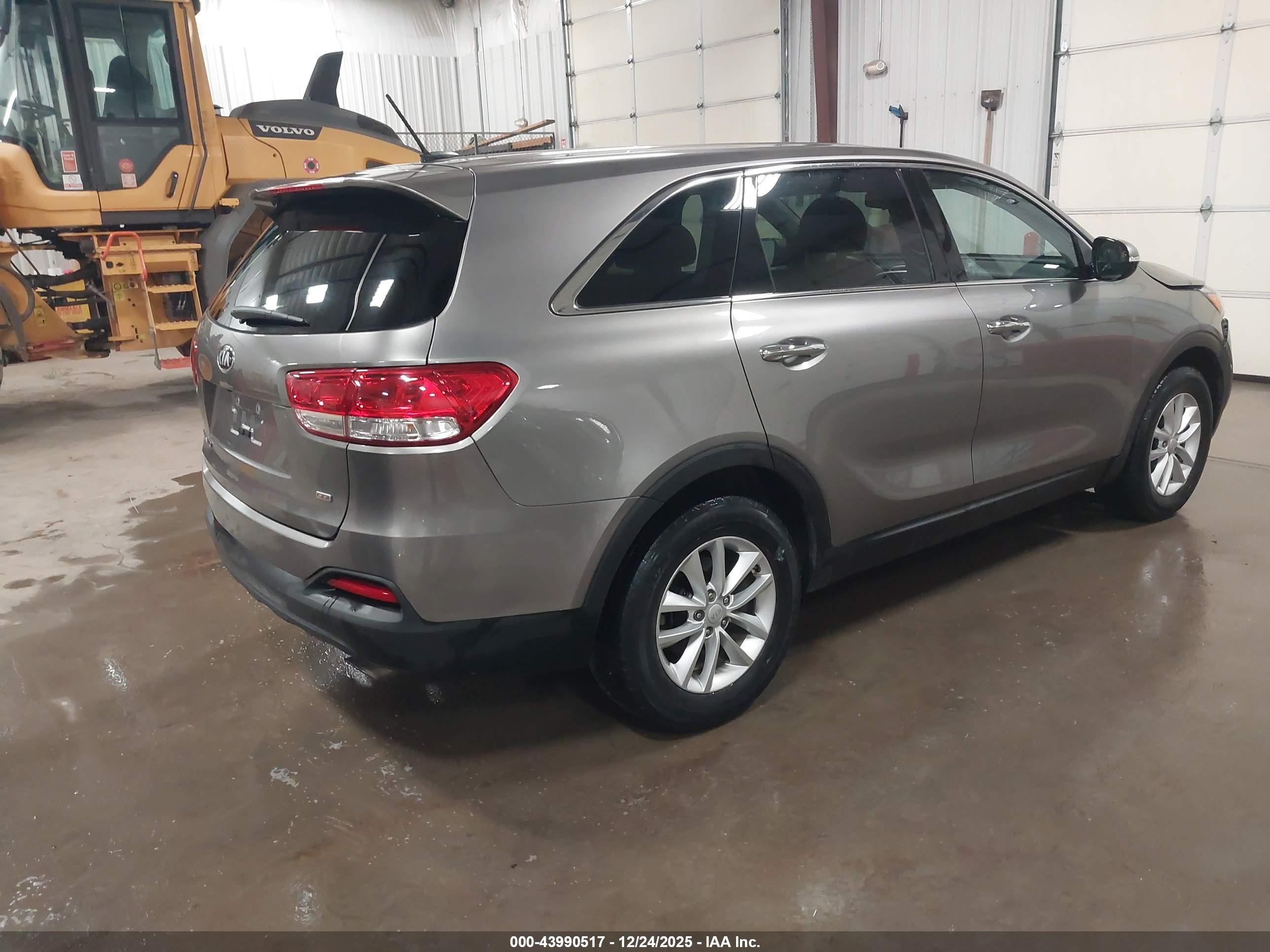 KIA SORENTO image 4