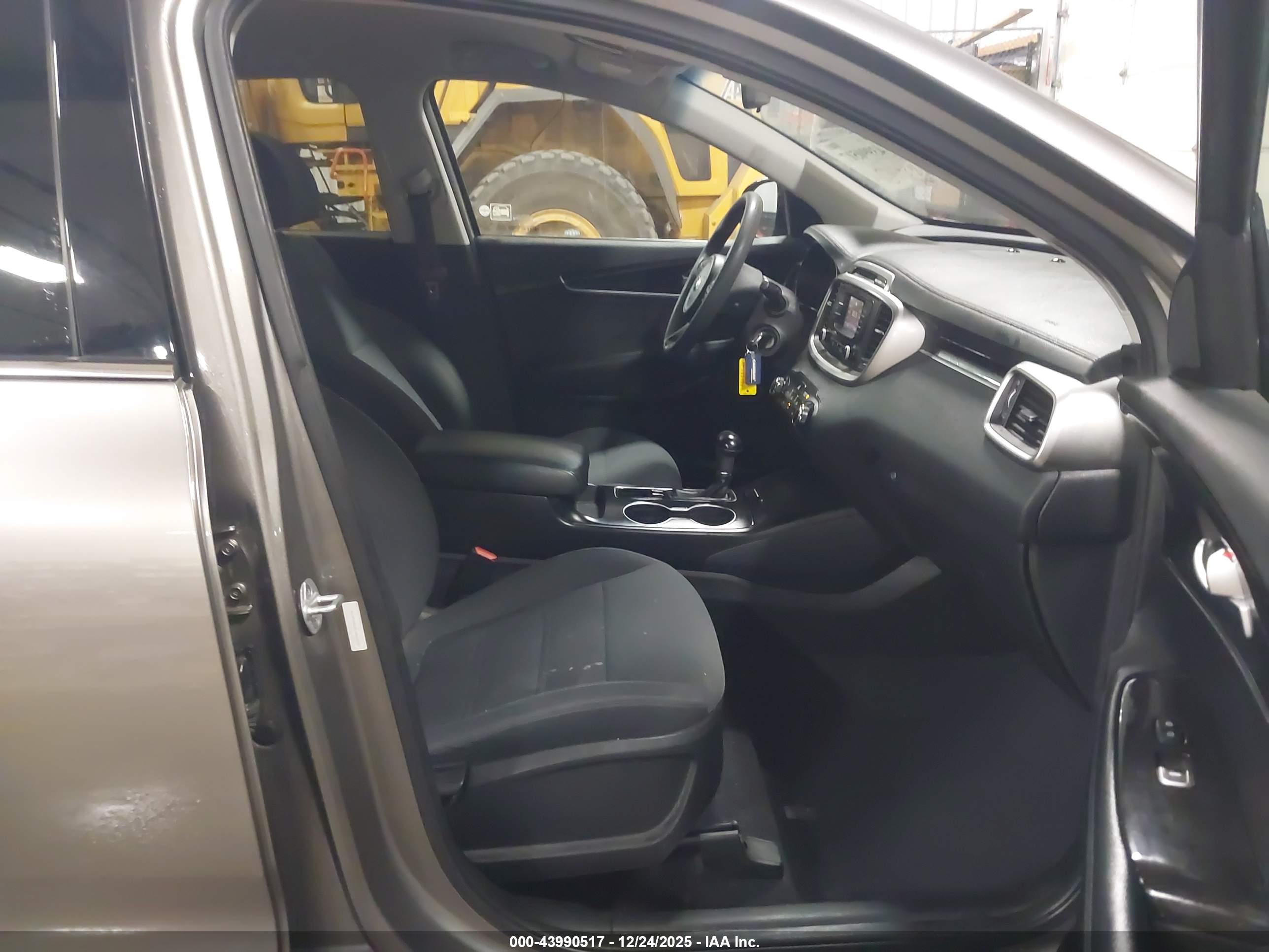 KIA SORENTO image 5