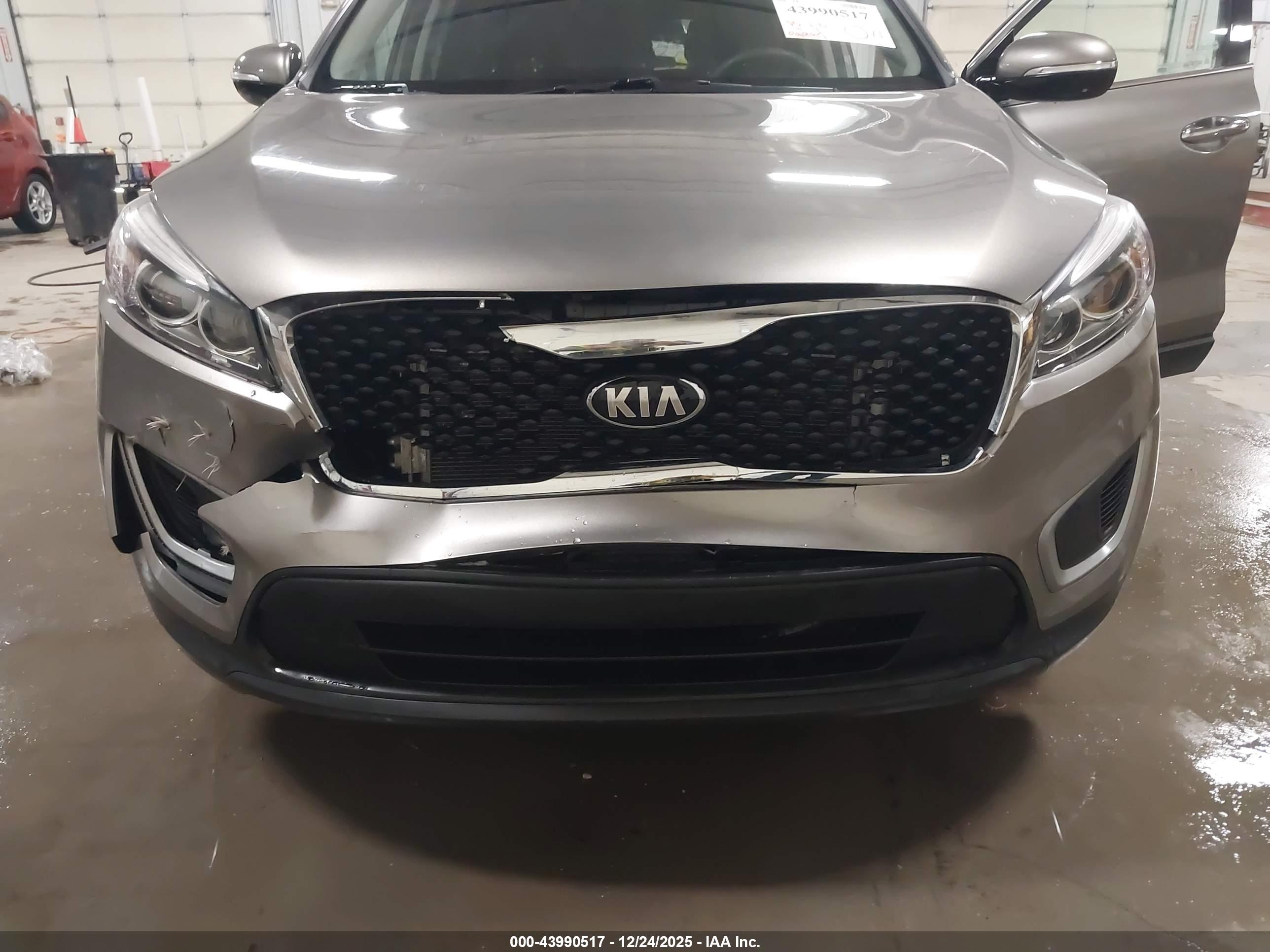 KIA SORENTO image 6