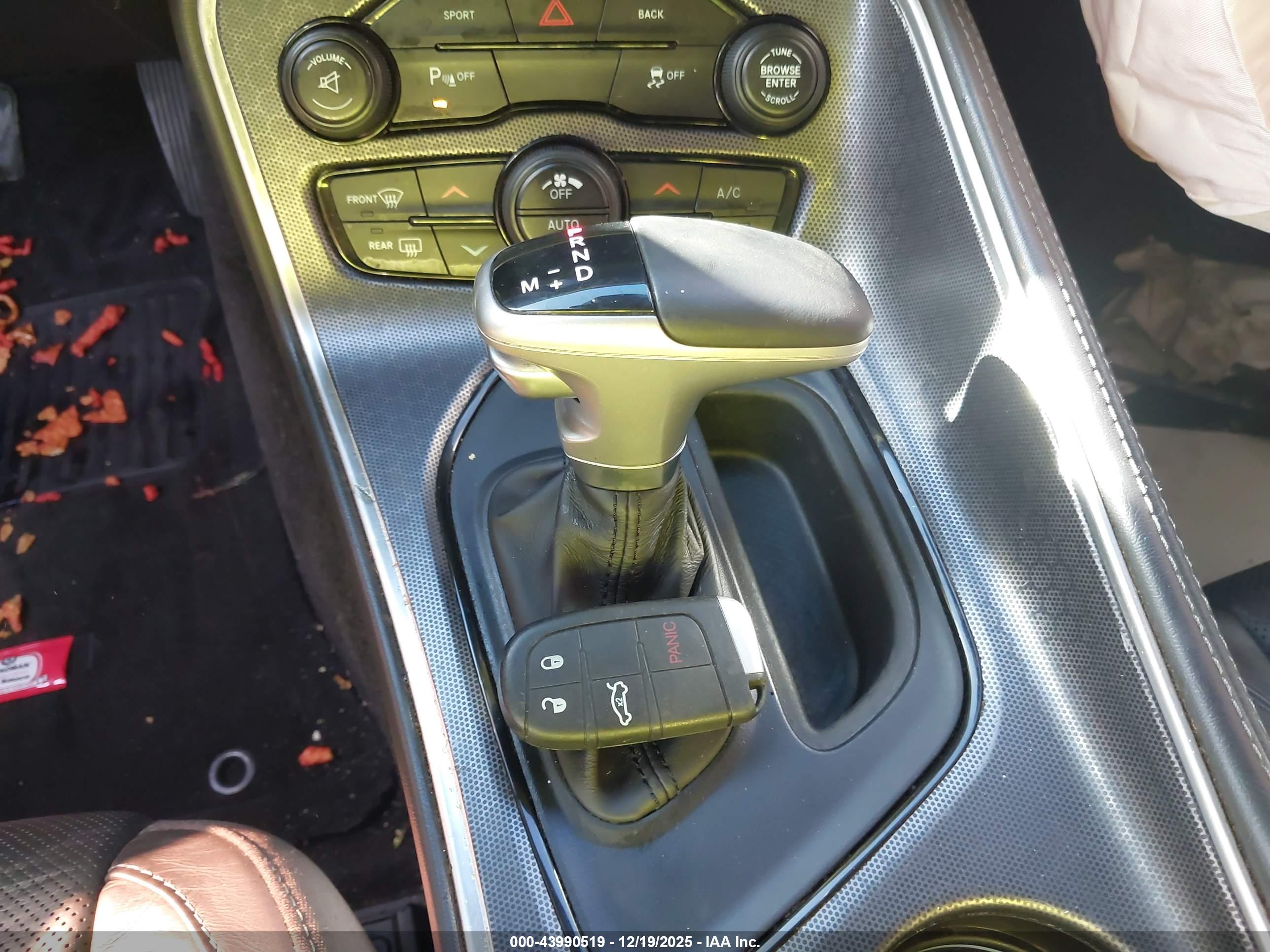 DODGE CHALLENGER image 11