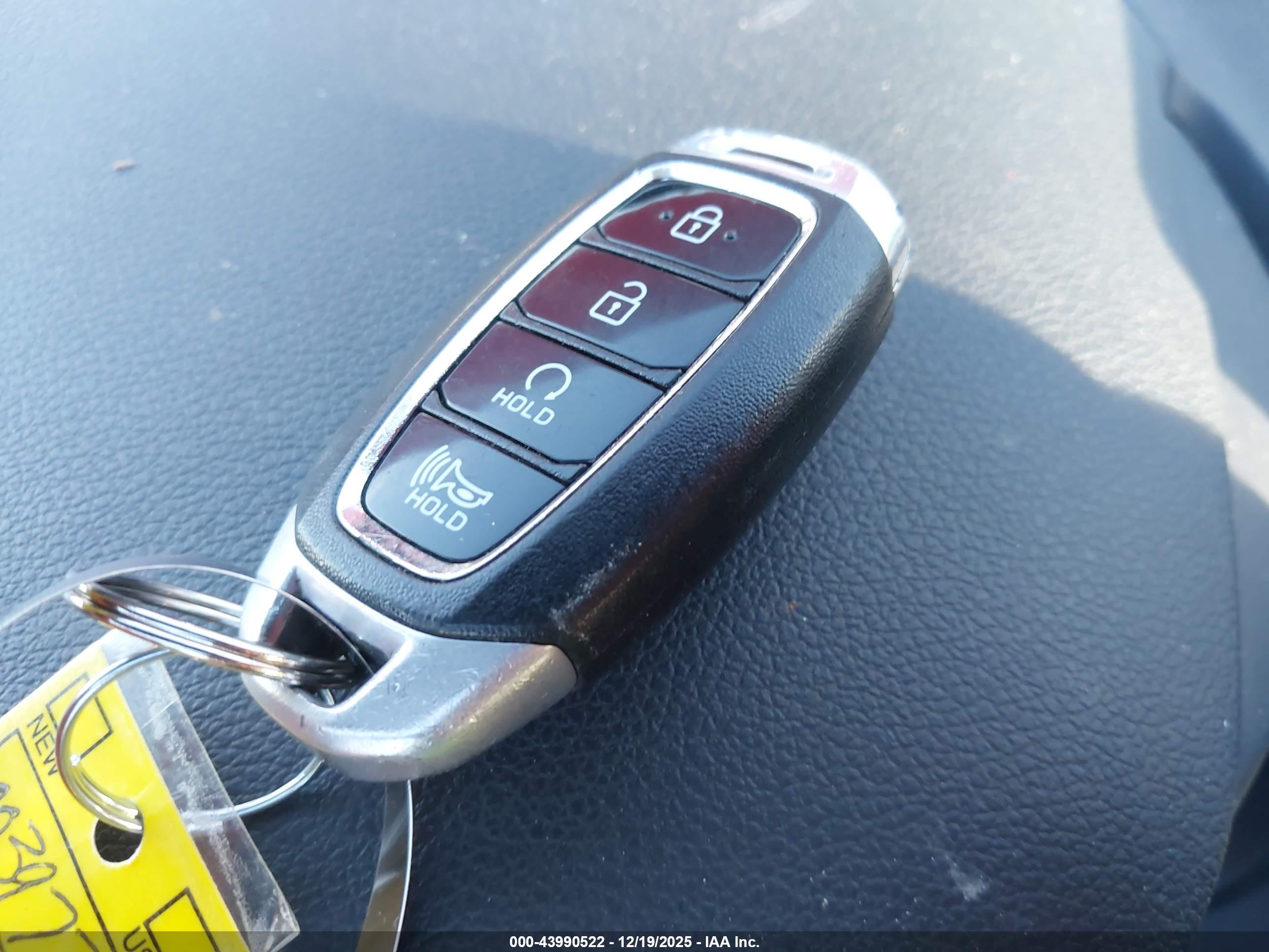HYUNDAI KONA image 11