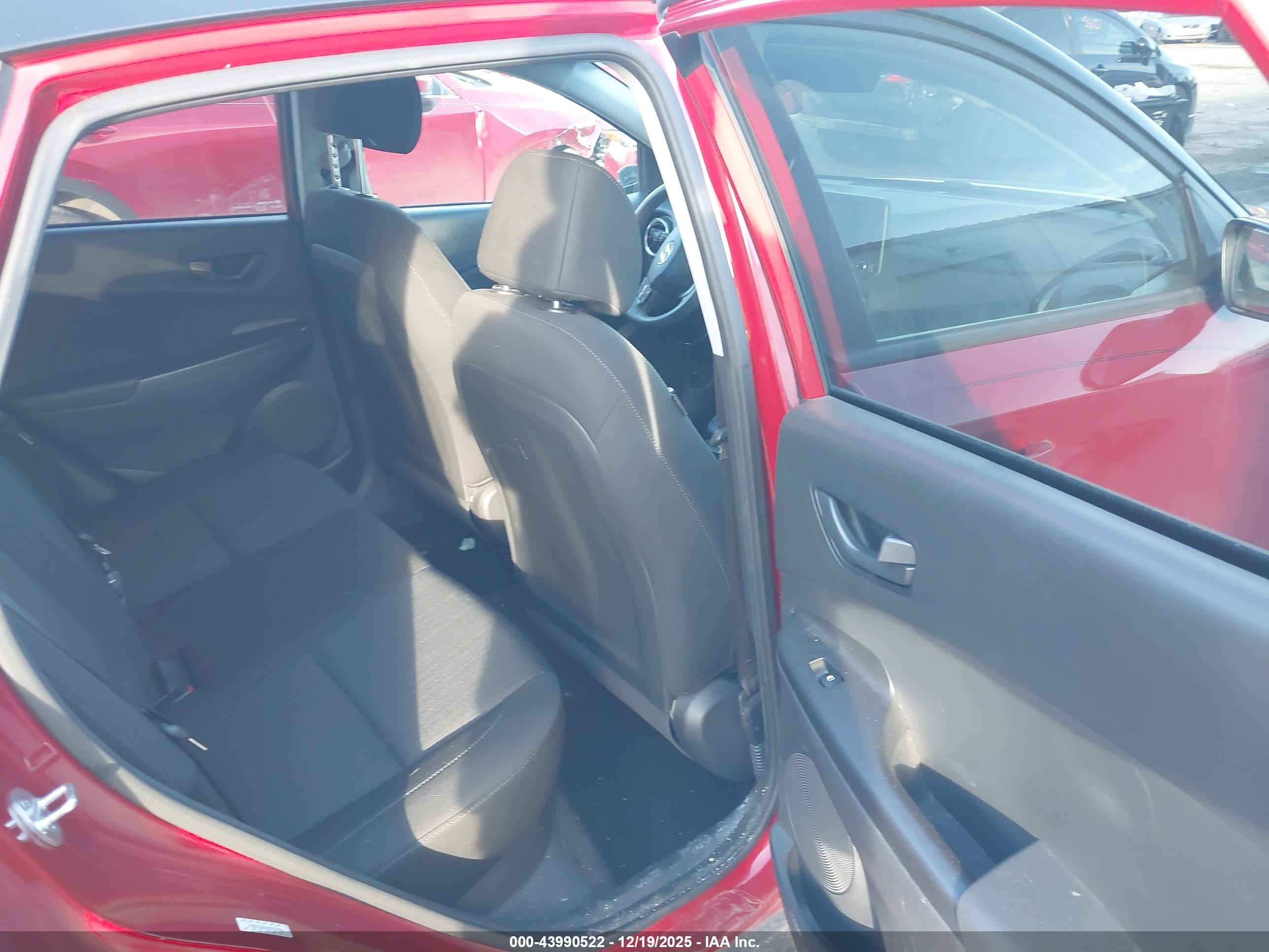 HYUNDAI KONA image 8