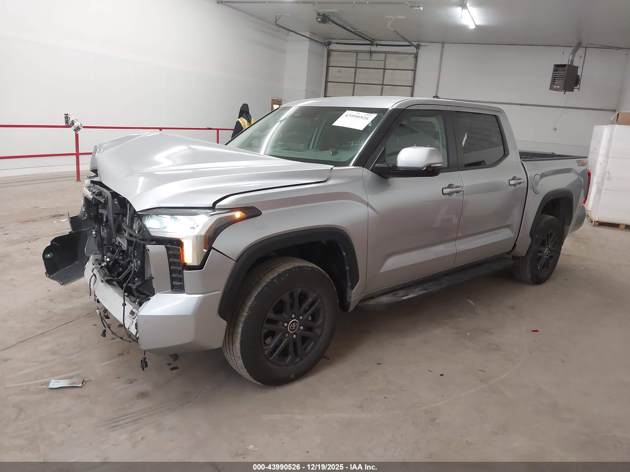 TOYOTA TUNDRA image 2