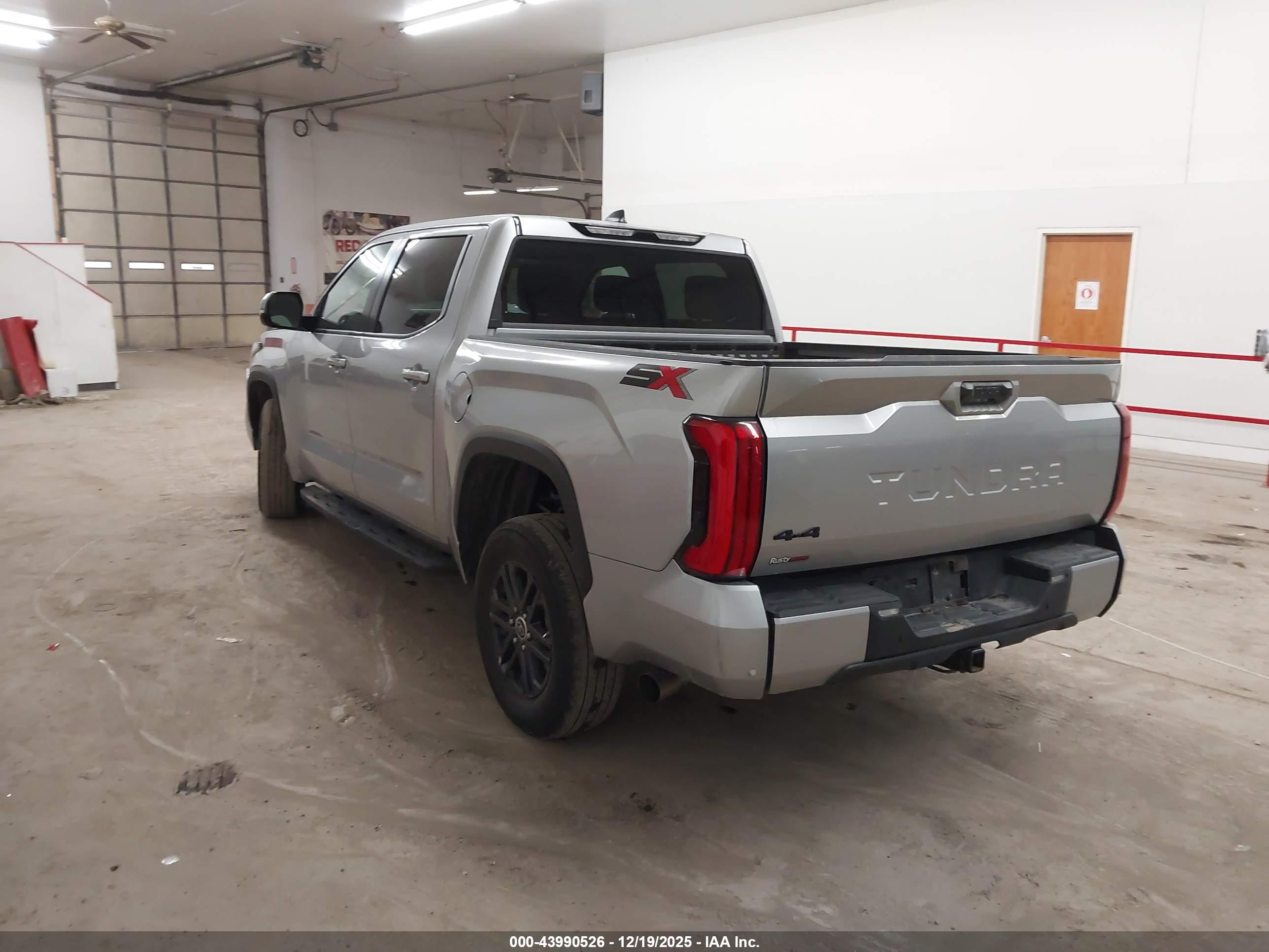 TOYOTA TUNDRA image 3