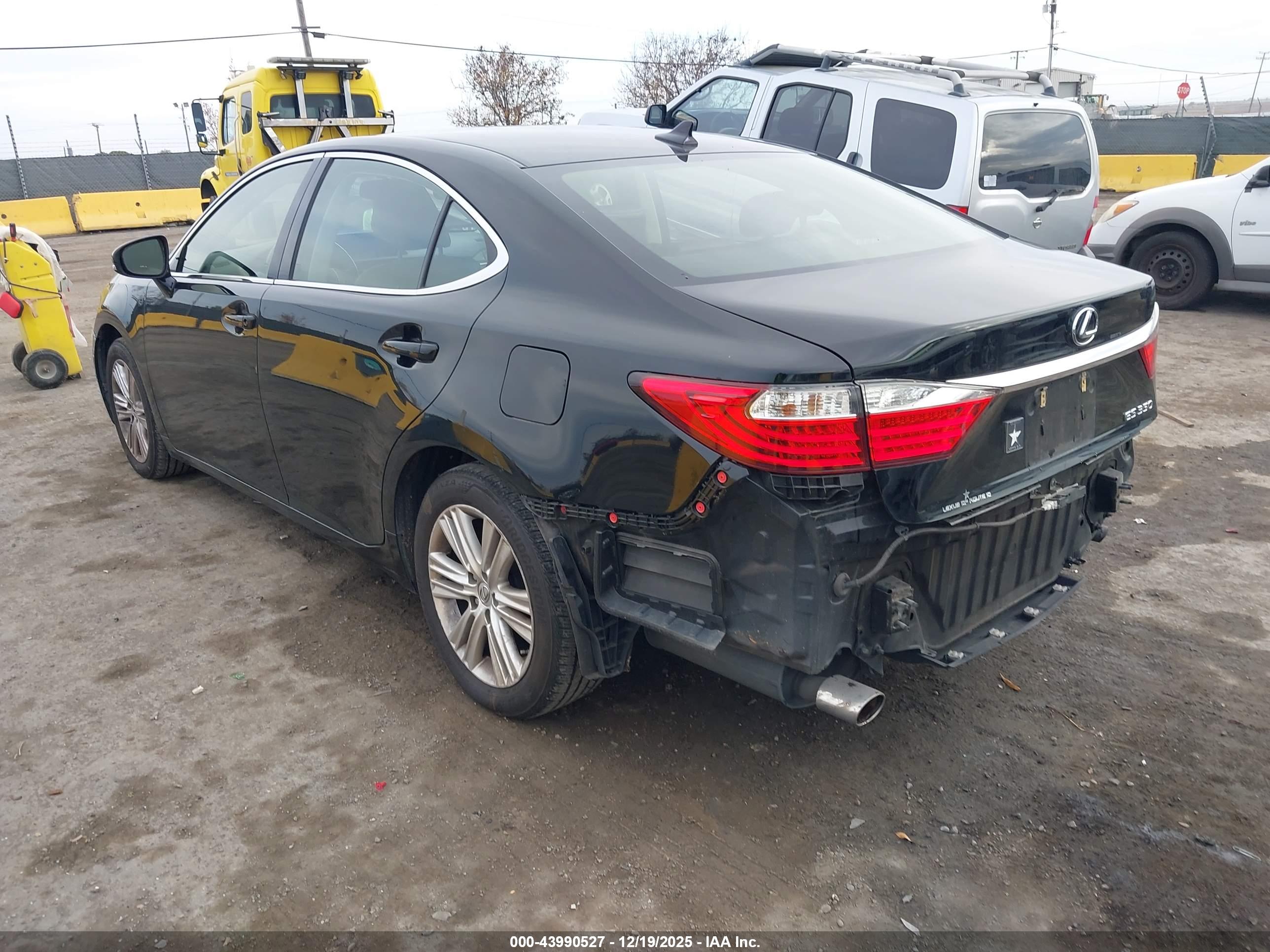 LEXUS ES image 3