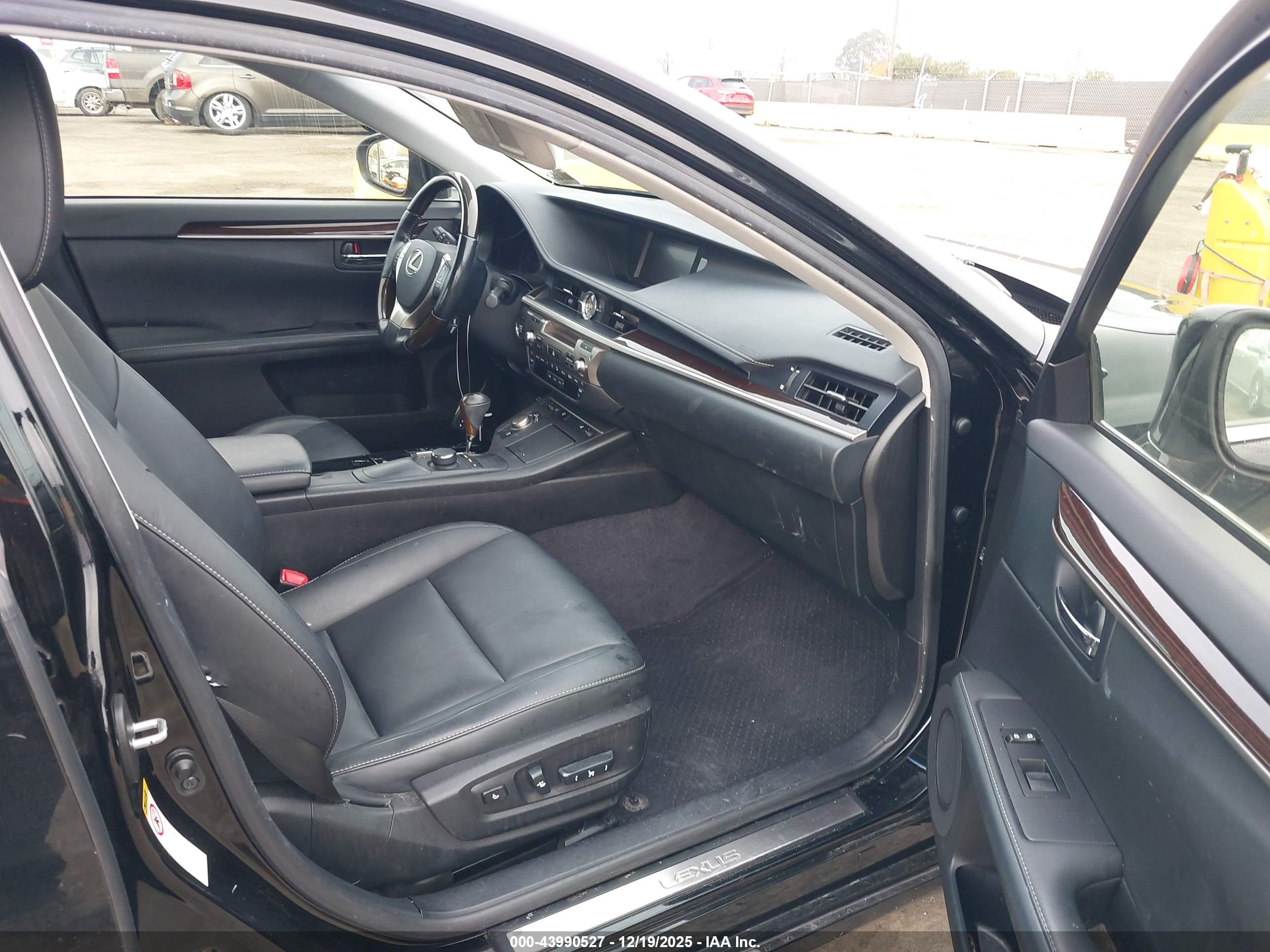 LEXUS ES image 5