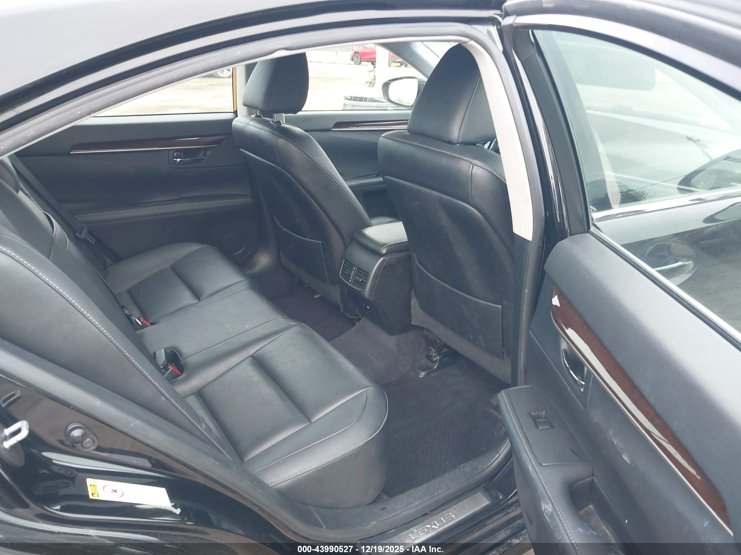 LEXUS ES image 8