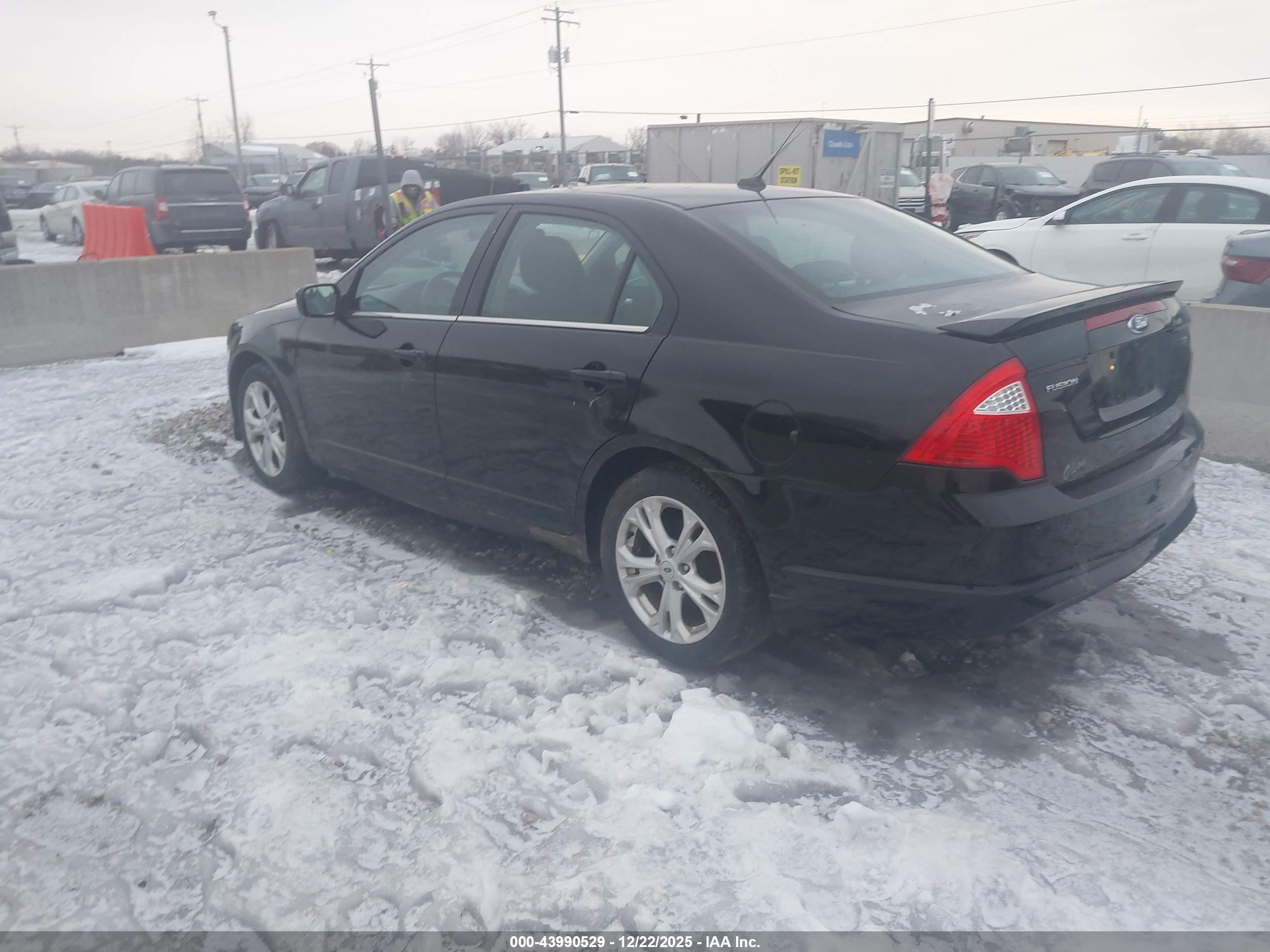 FORD FUSION image 3