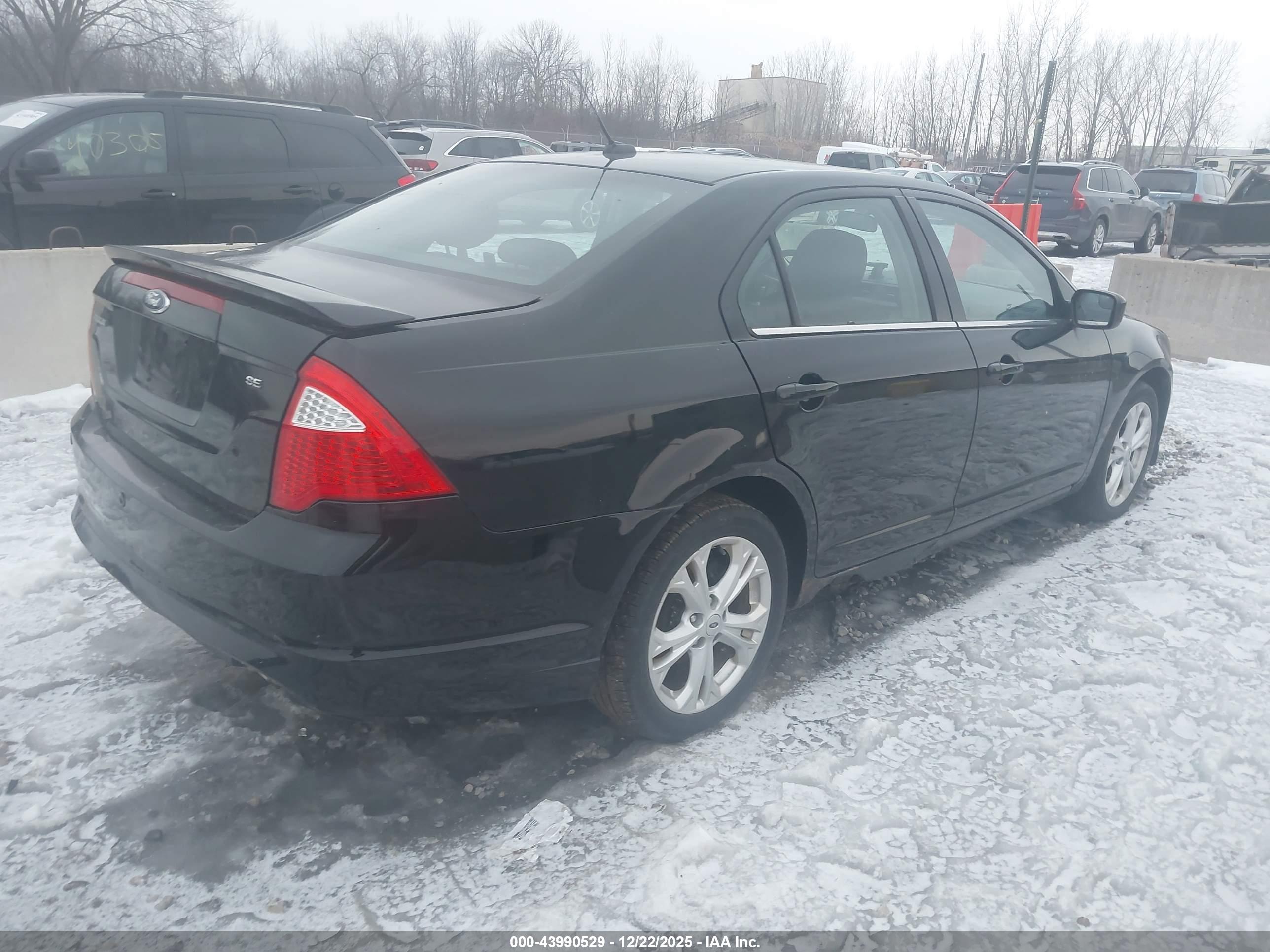 FORD FUSION image 4