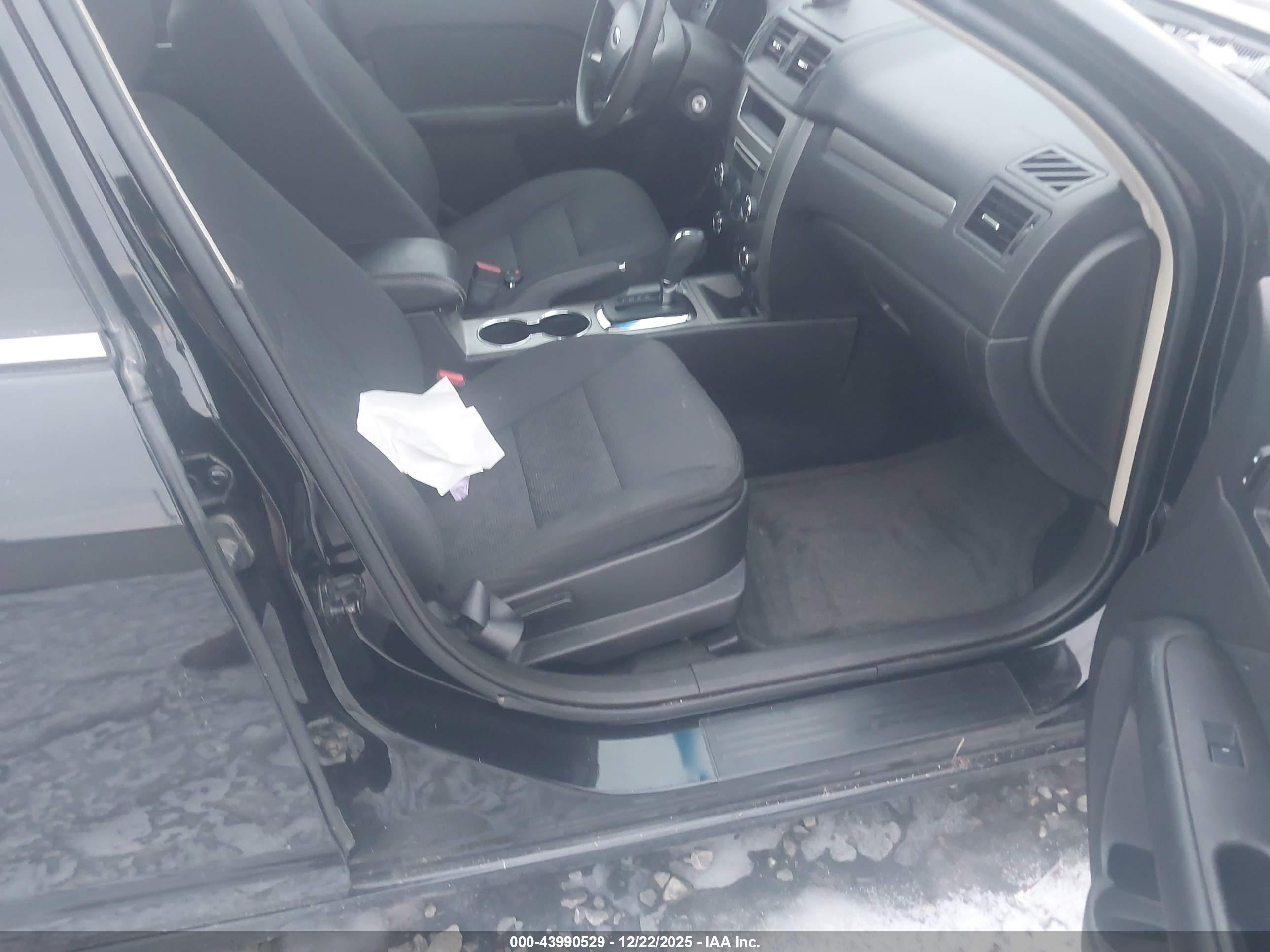 FORD FUSION image 5
