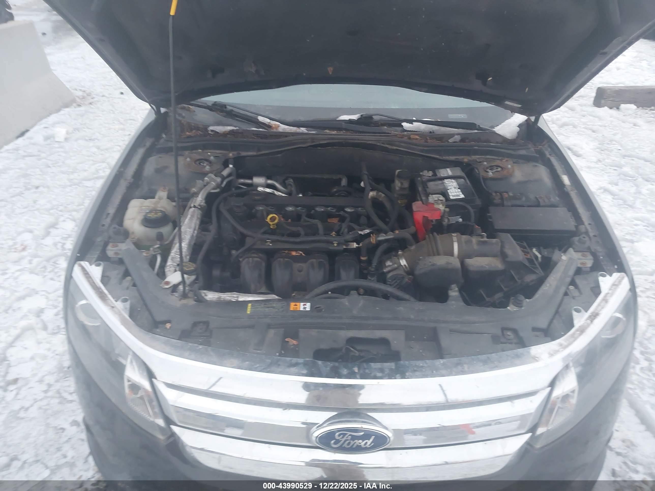 FORD FUSION image 6