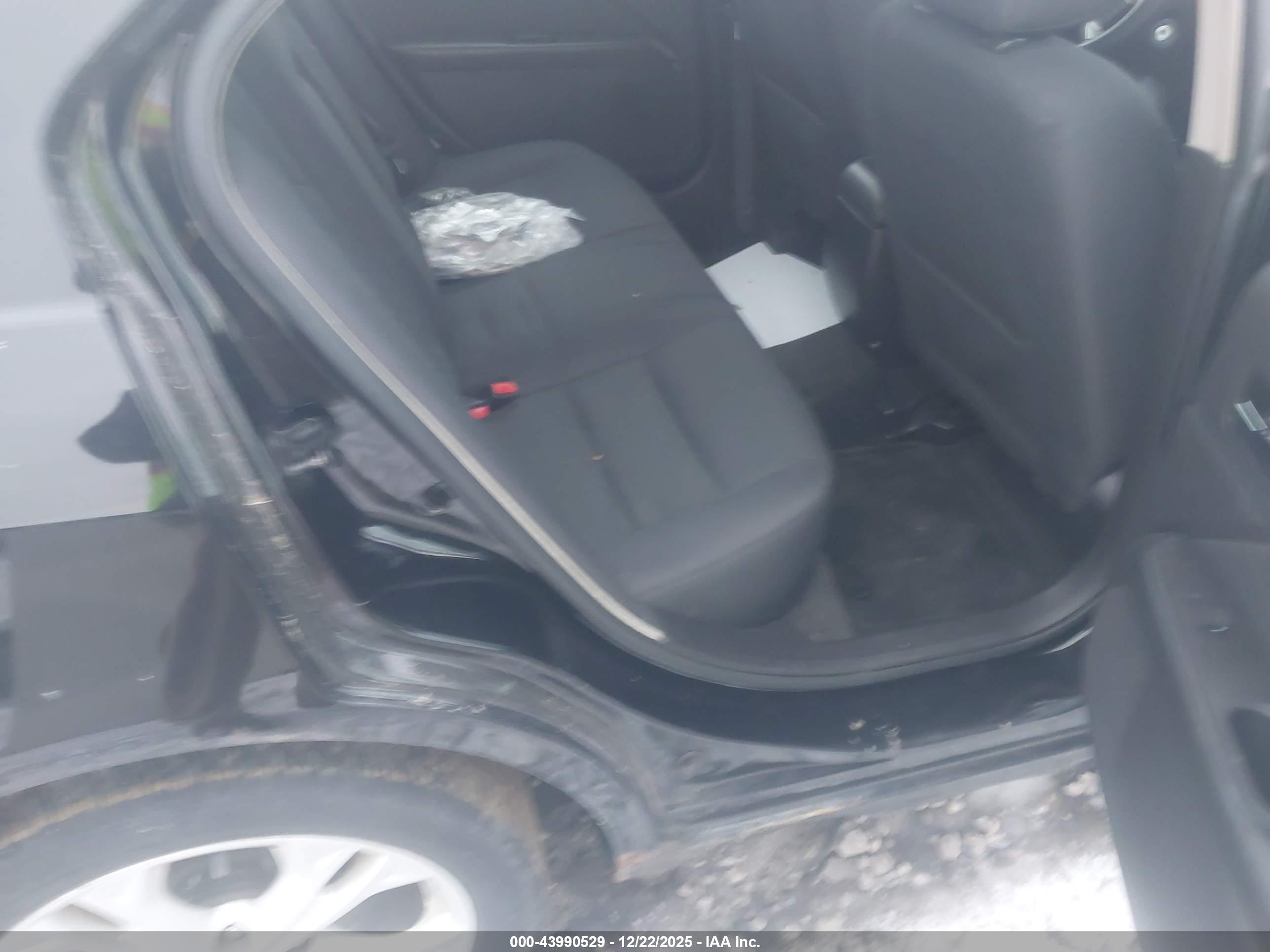 FORD FUSION image 8