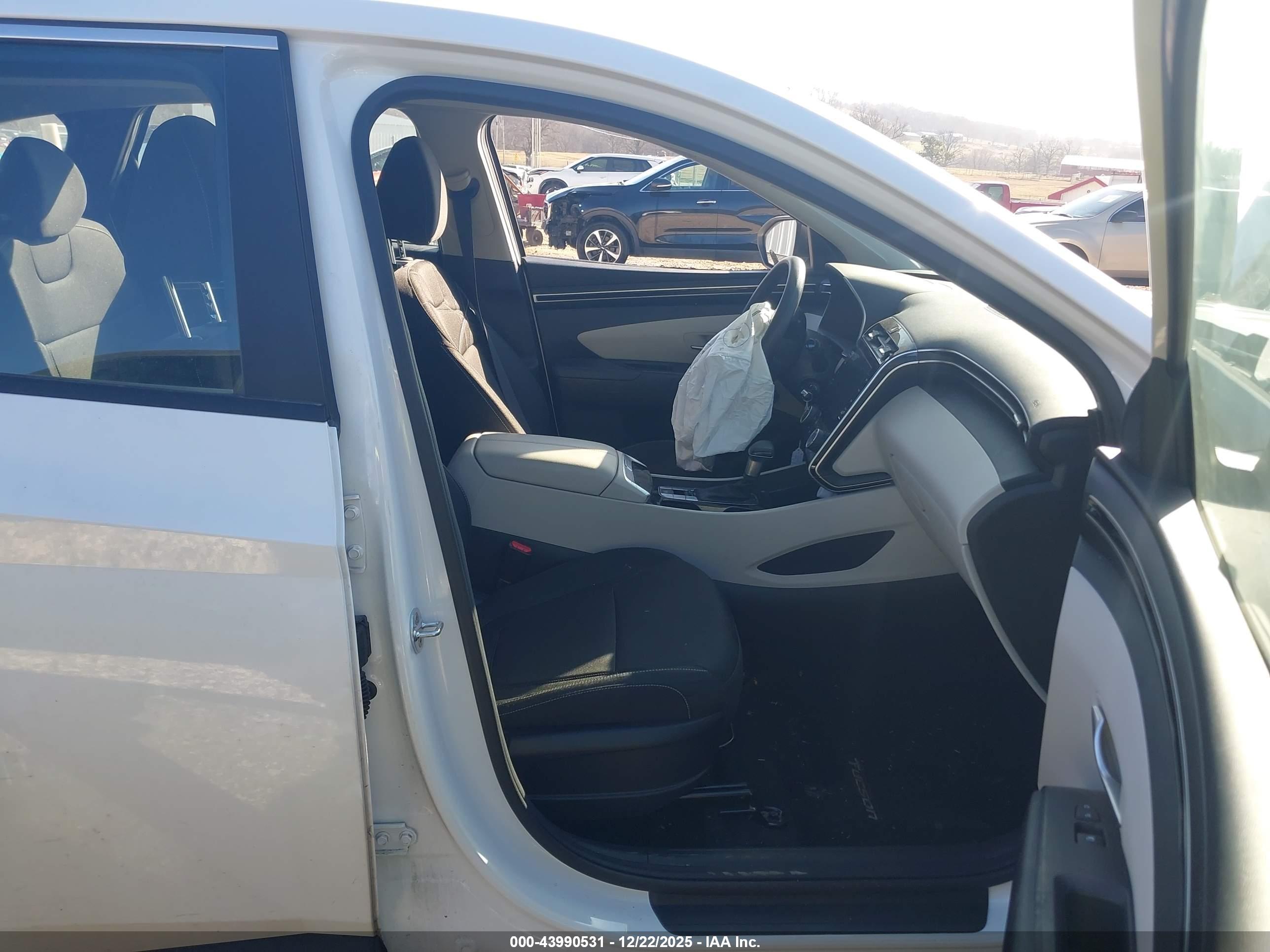 HYUNDAI TUCSON image 5
