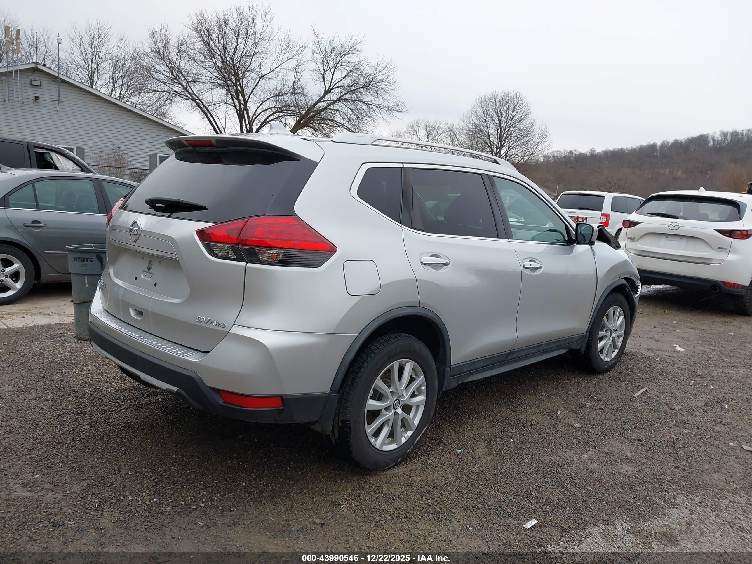 NISSAN ROGUE image 4