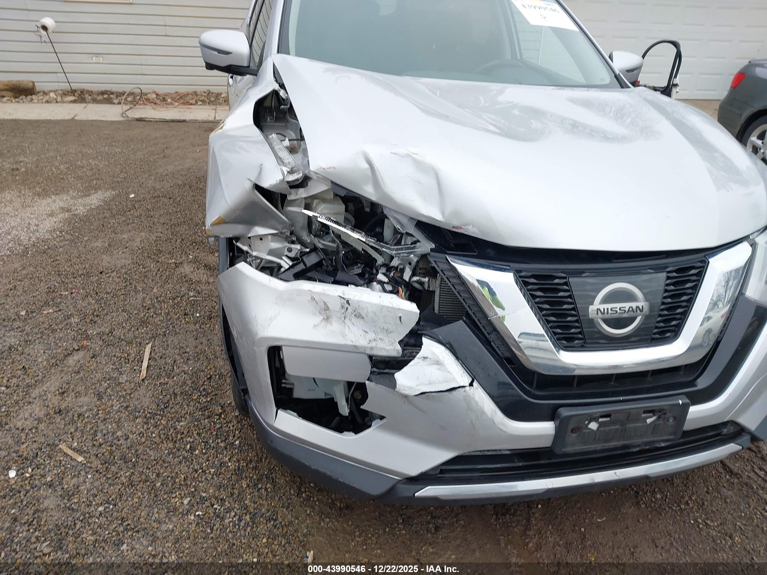 NISSAN ROGUE image 6