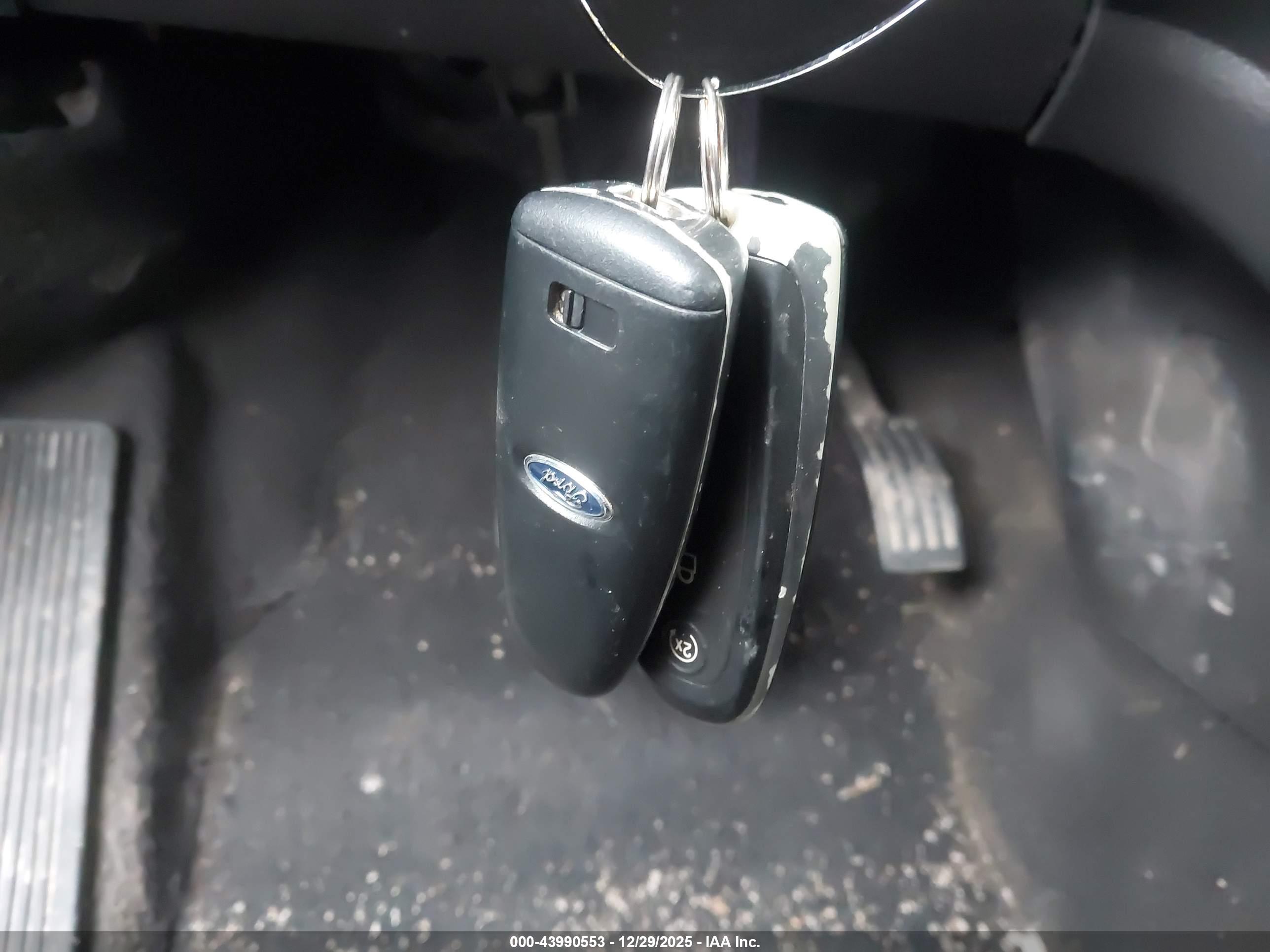 FORD ESCAPE image 11