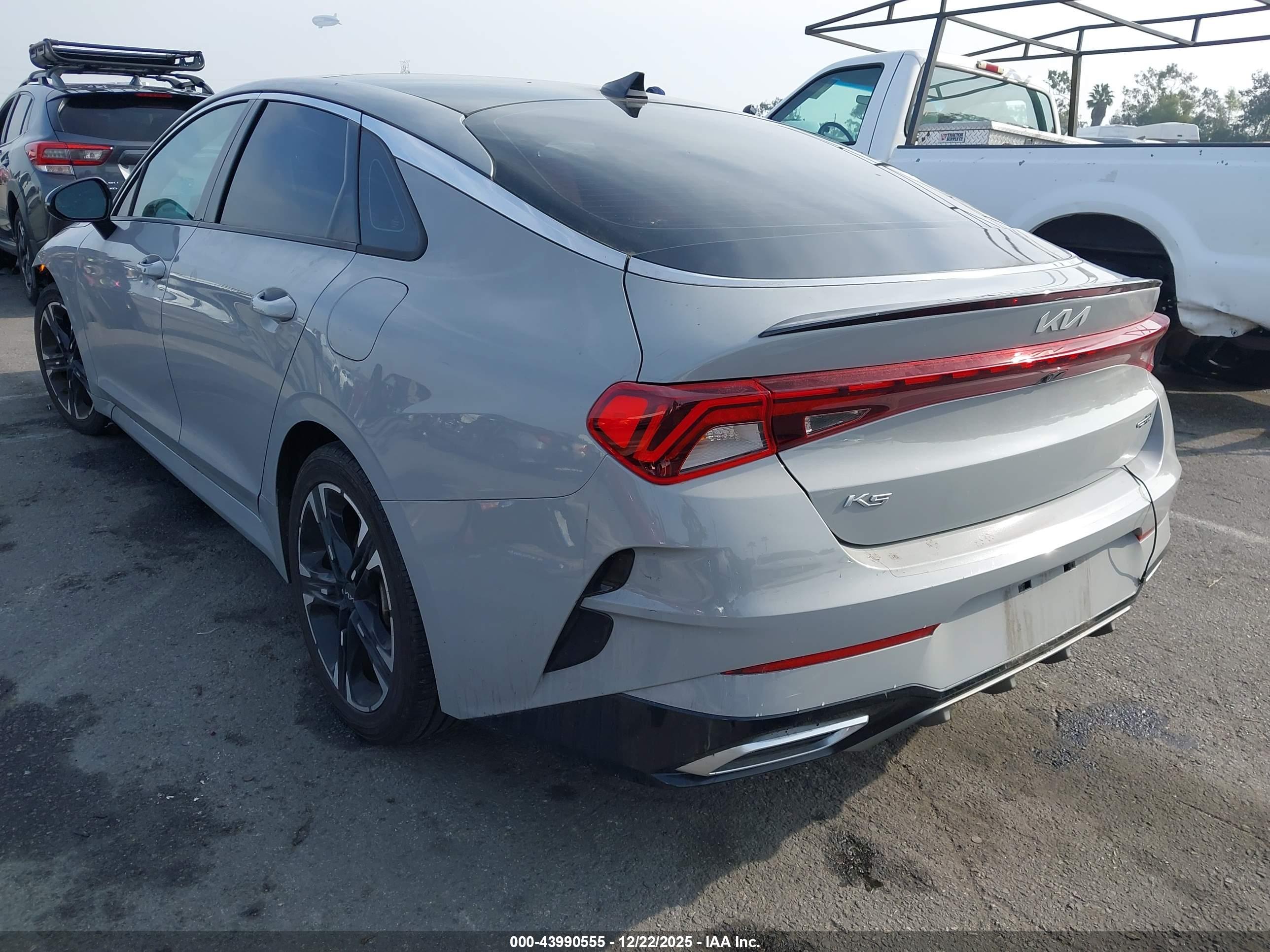 KIA K5 image 3