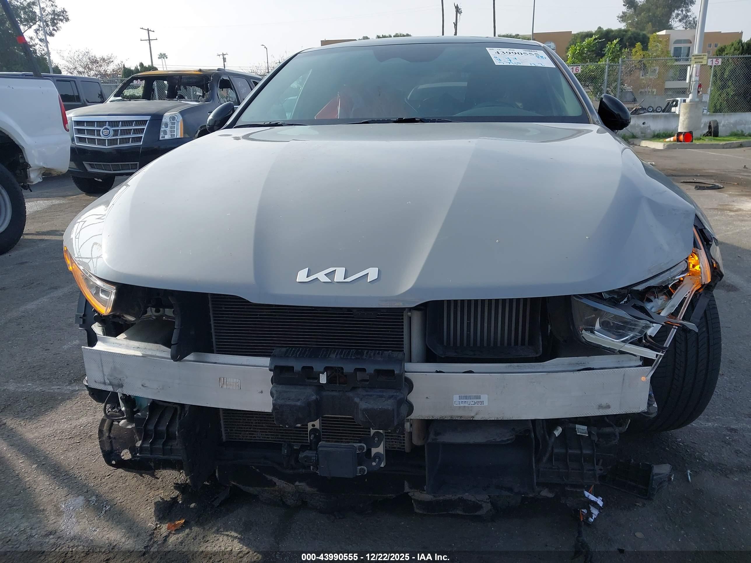 KIA K5 image 6
