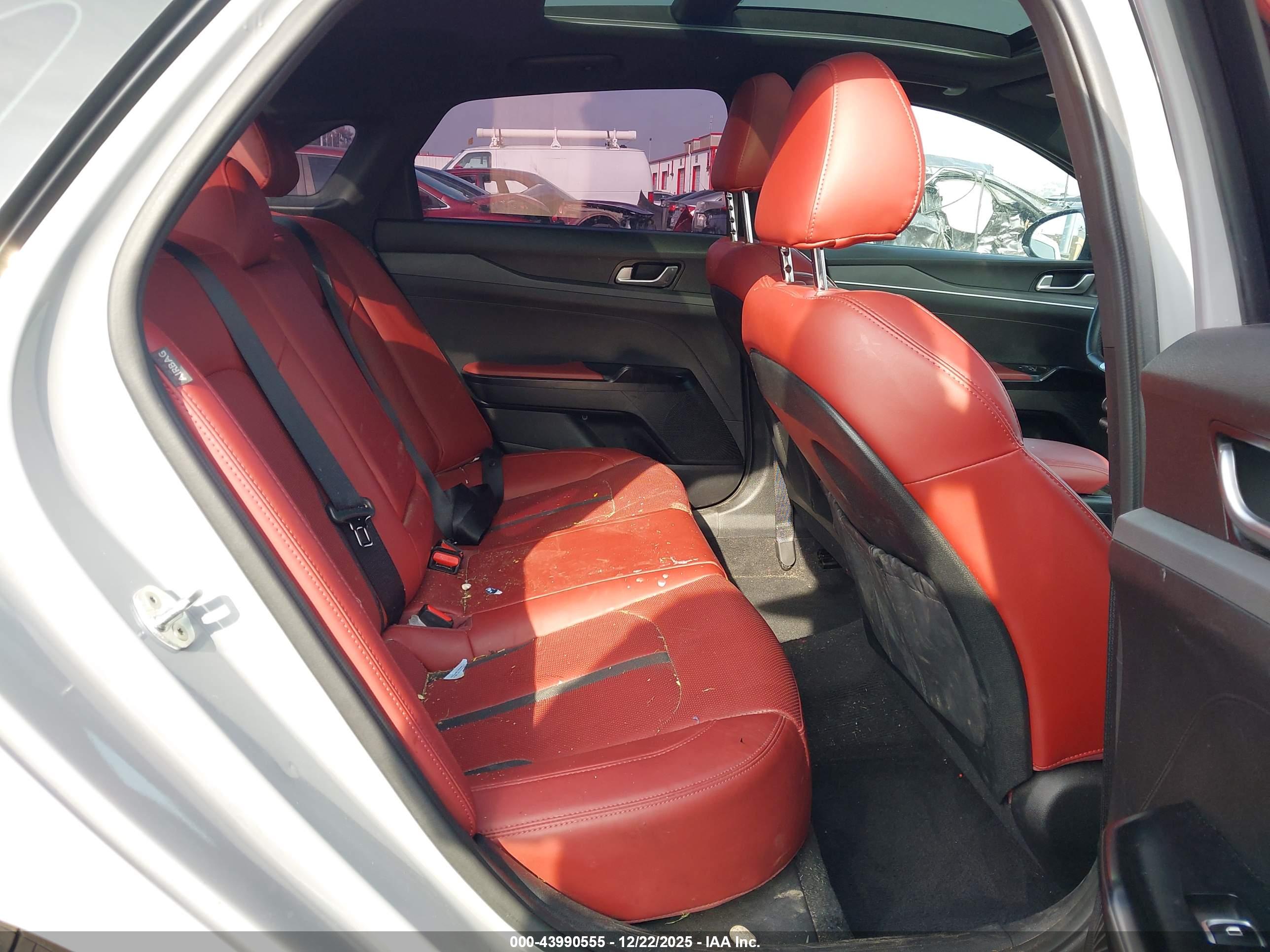 KIA K5 image 8