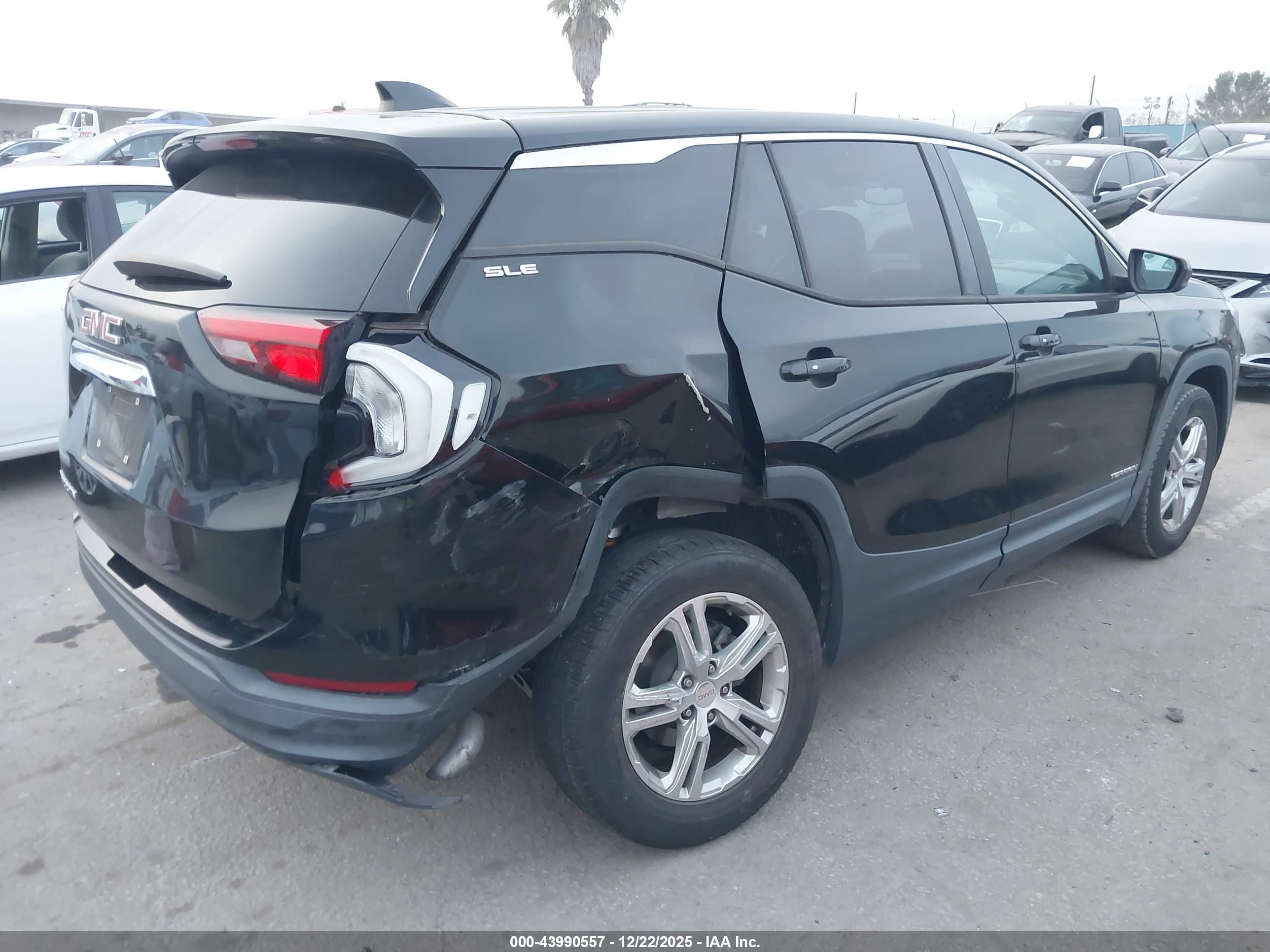 GMC TERRAIN image 4
