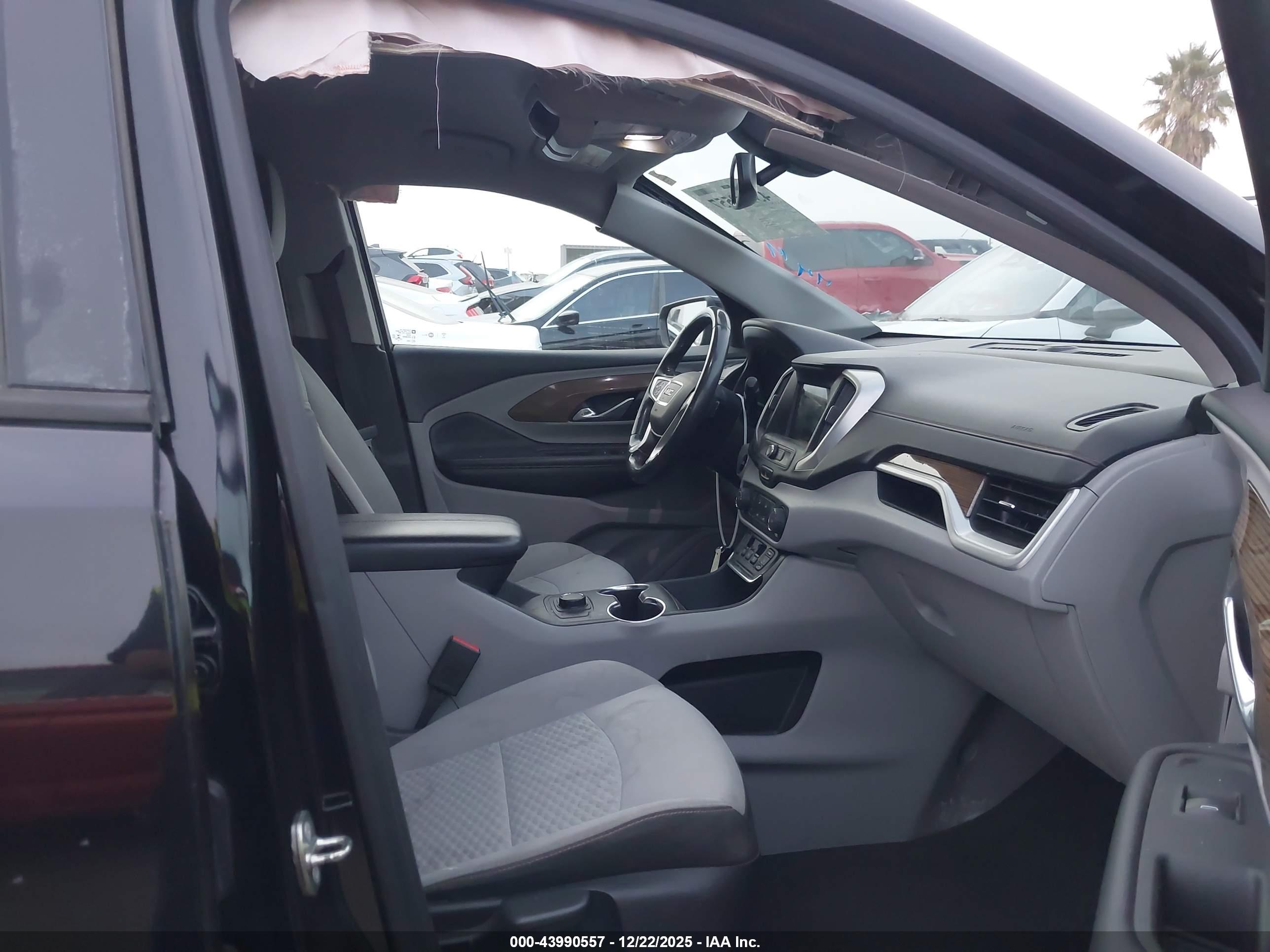 GMC TERRAIN image 5