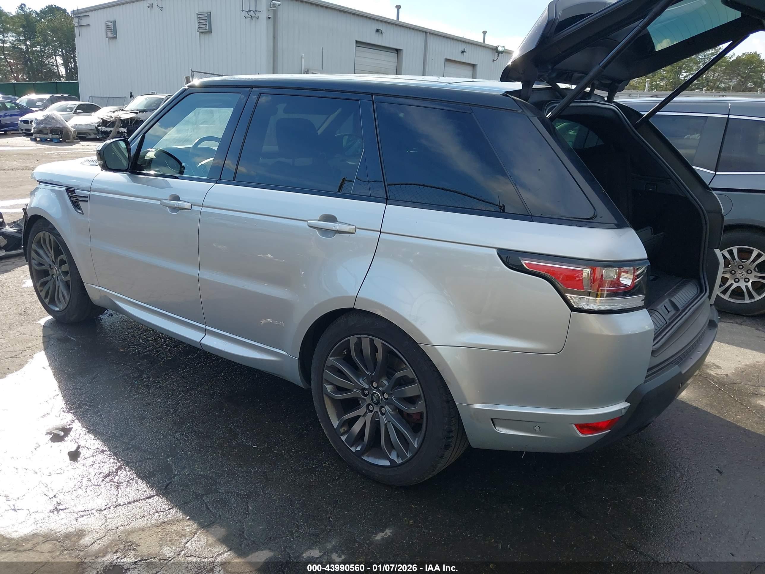 LAND ROVER image 3