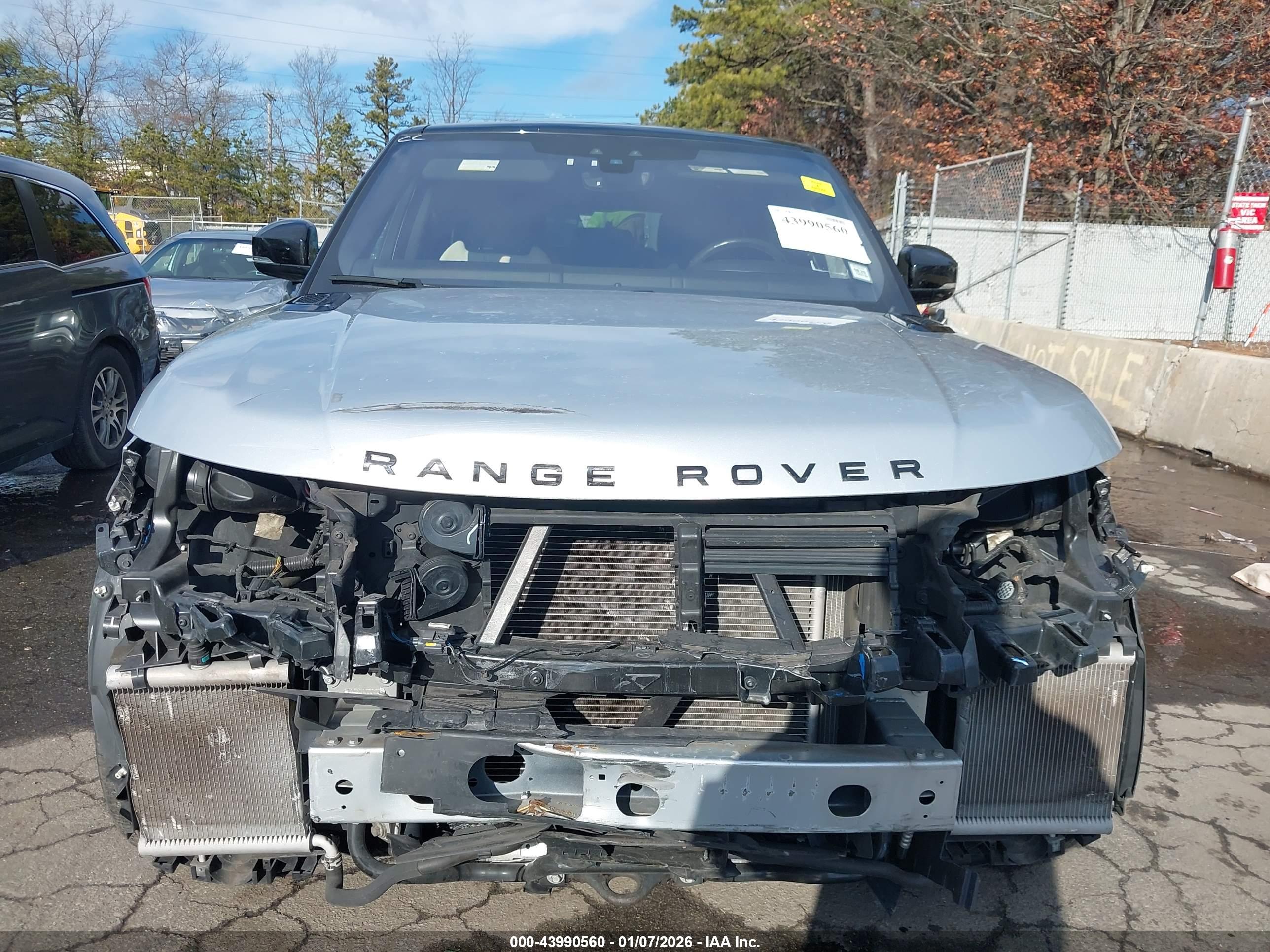 LAND ROVER image 6