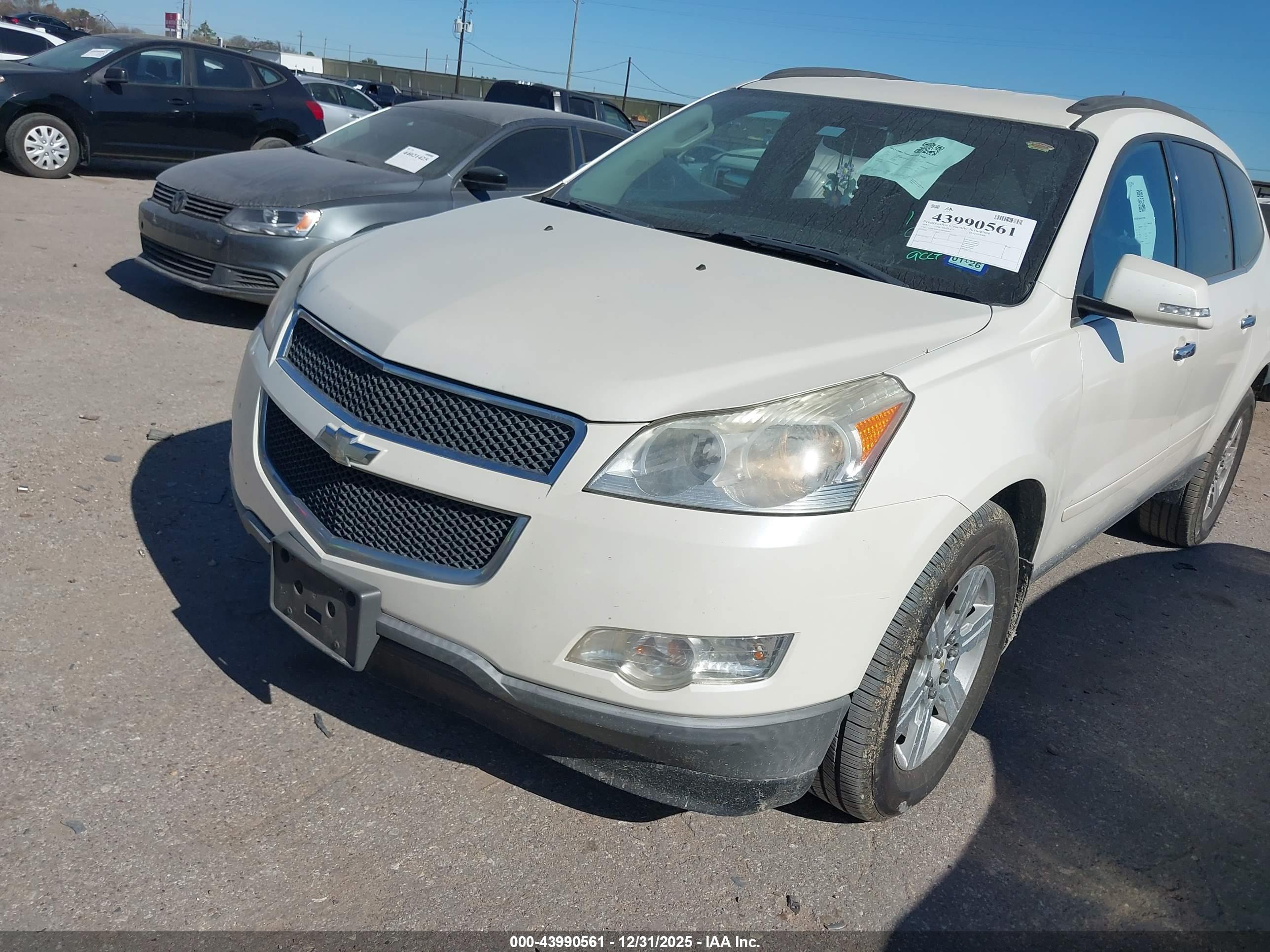 CHEVROLET TRAVERSE image 2