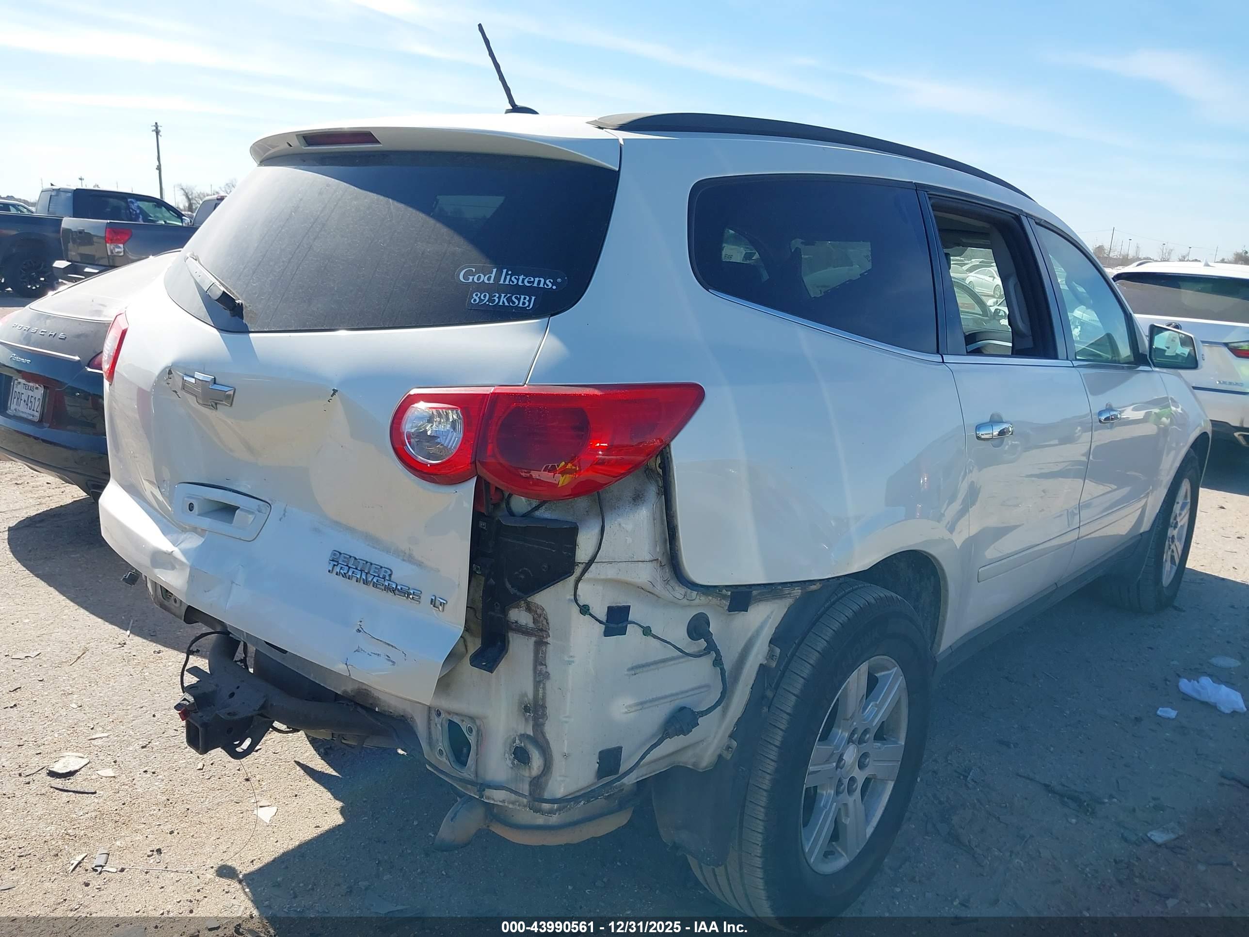 CHEVROLET TRAVERSE image 4