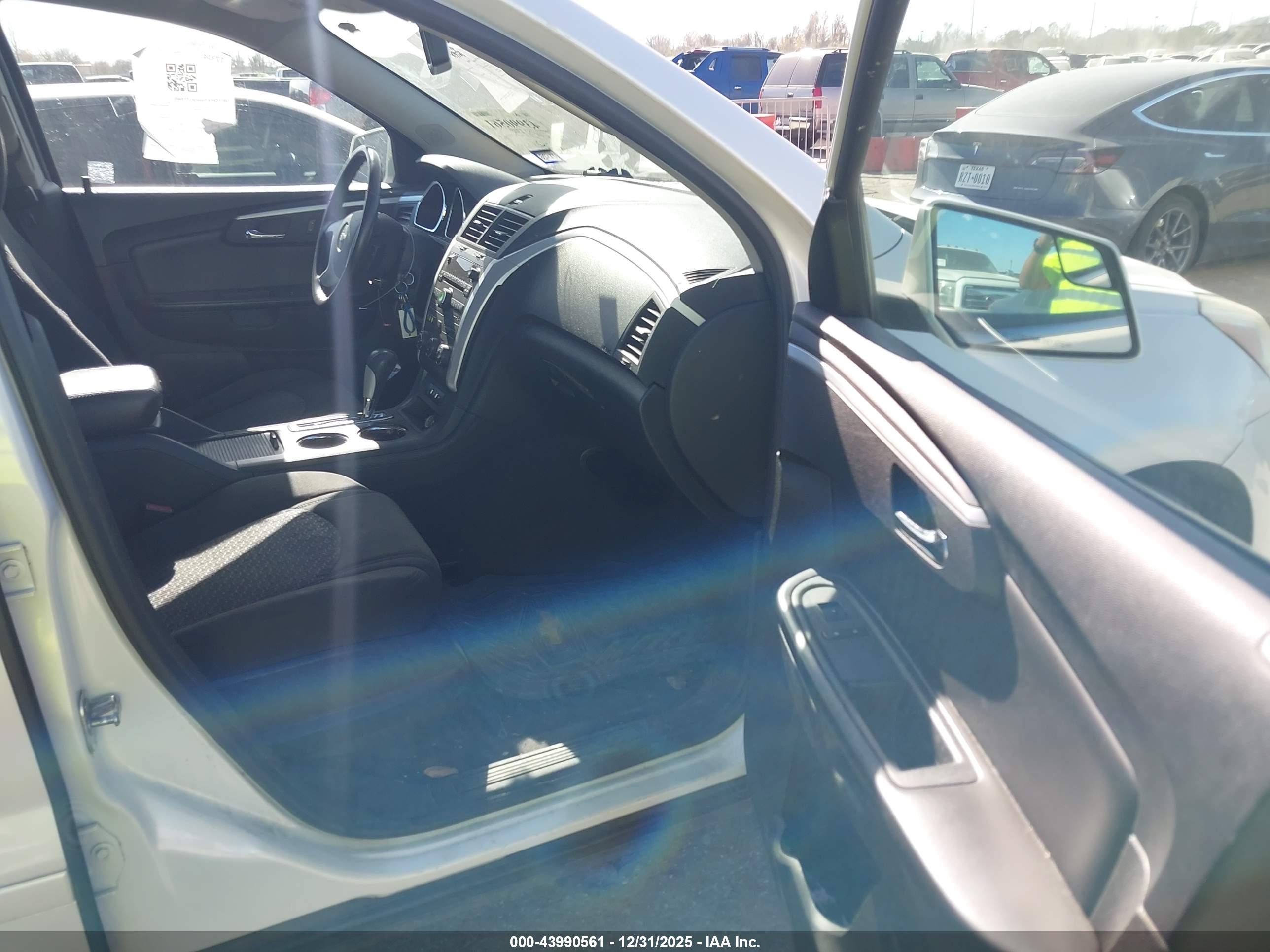 CHEVROLET TRAVERSE image 5
