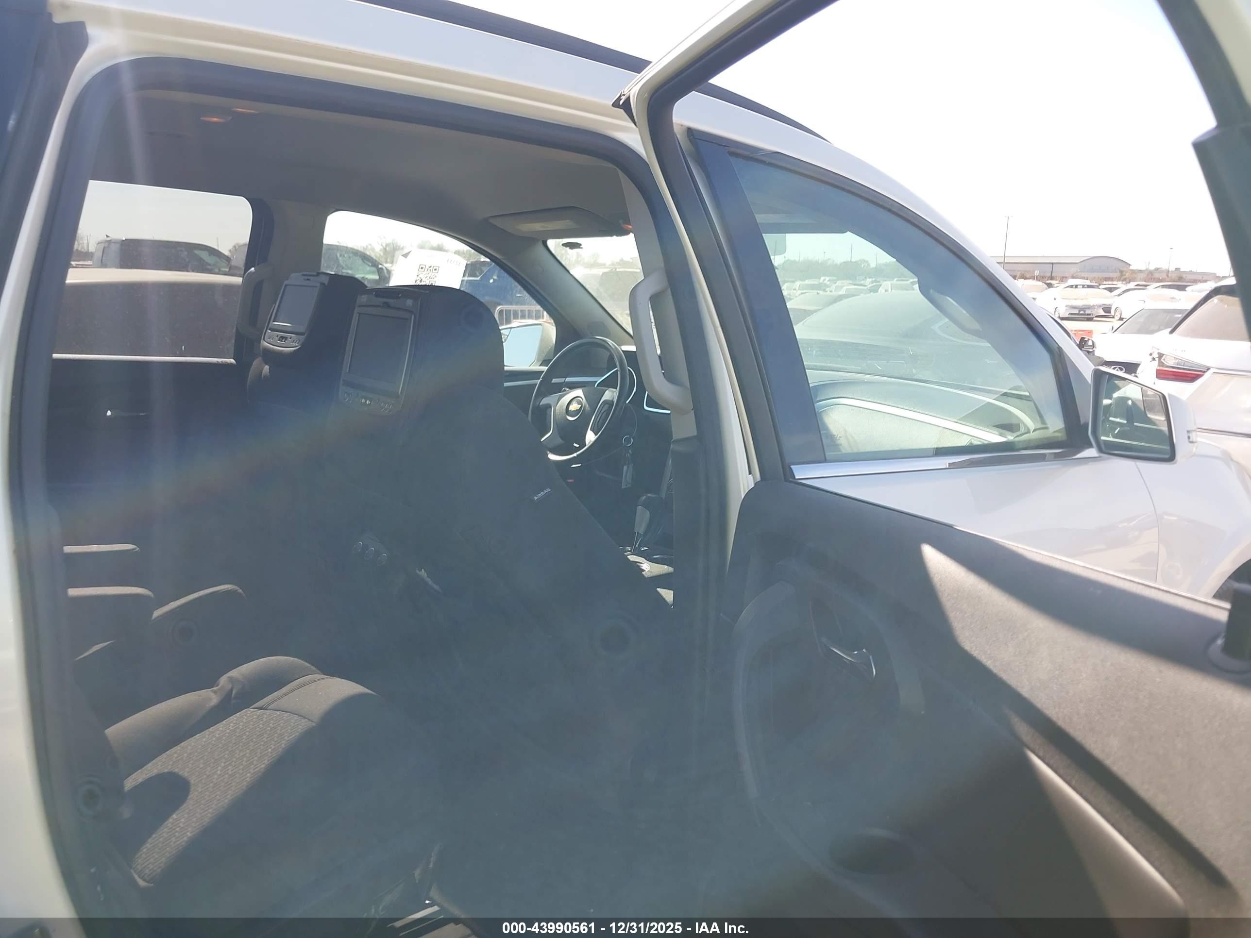 CHEVROLET TRAVERSE image 8
