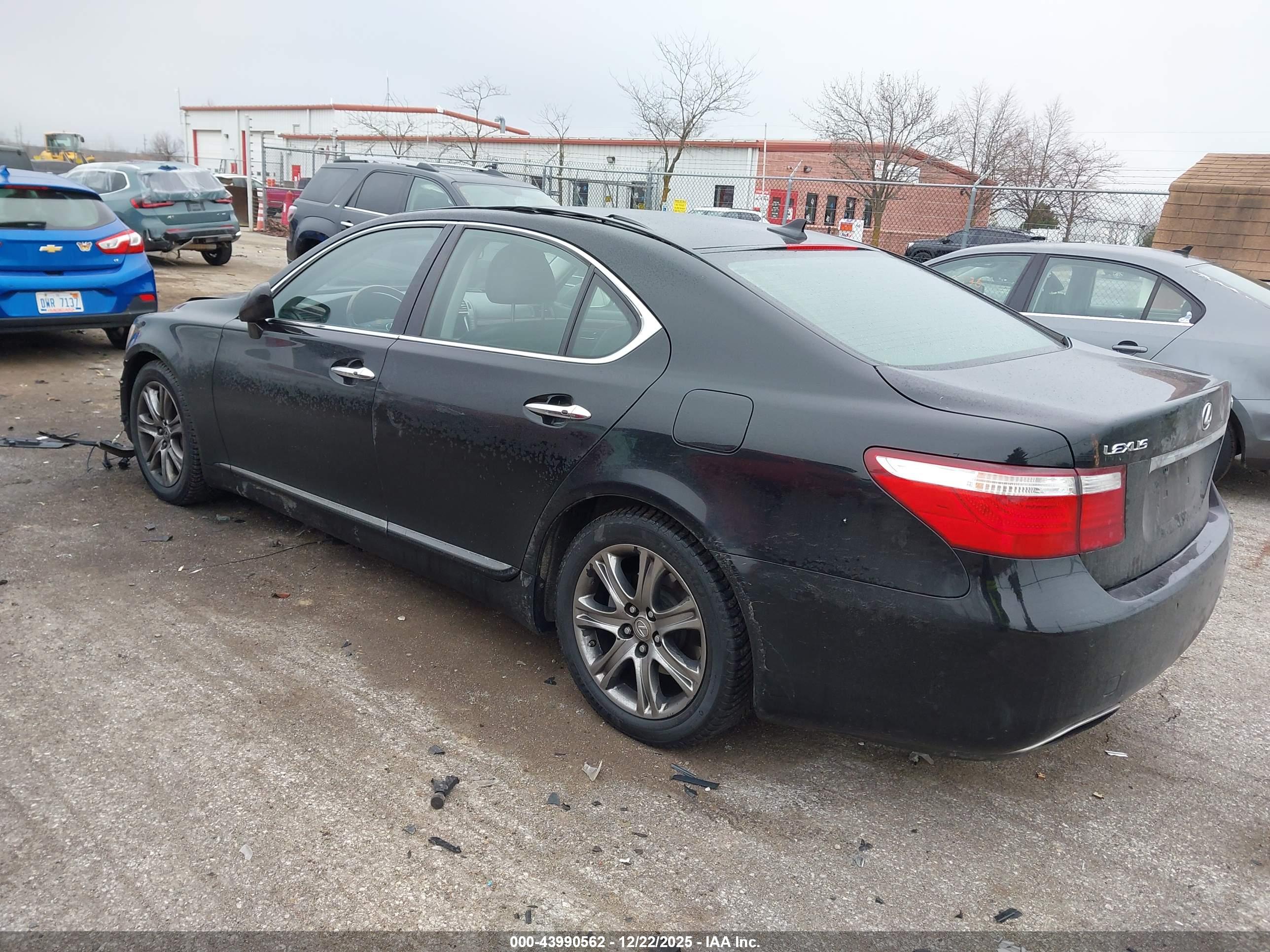 LEXUS LS image 3