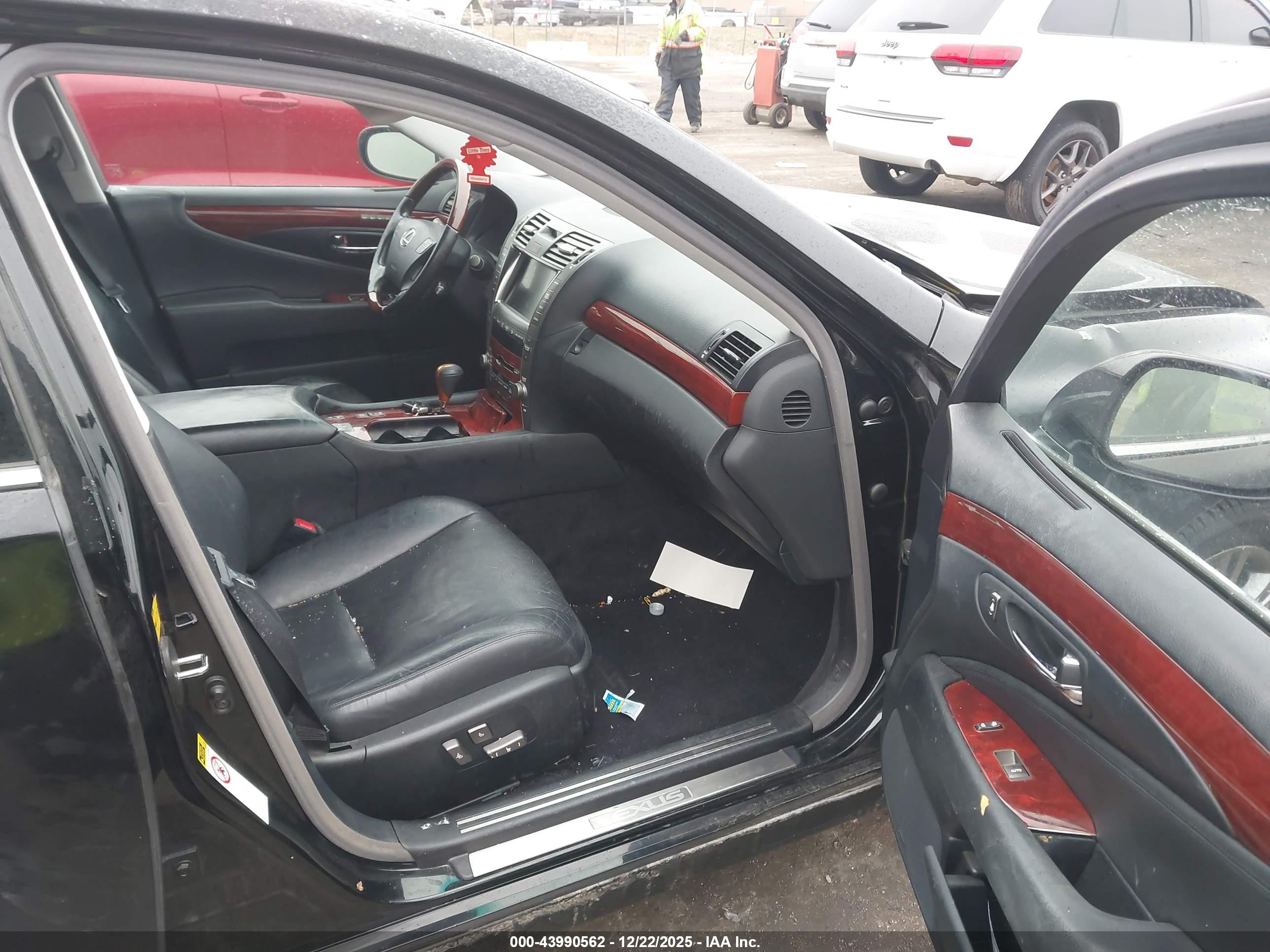 LEXUS LS image 5