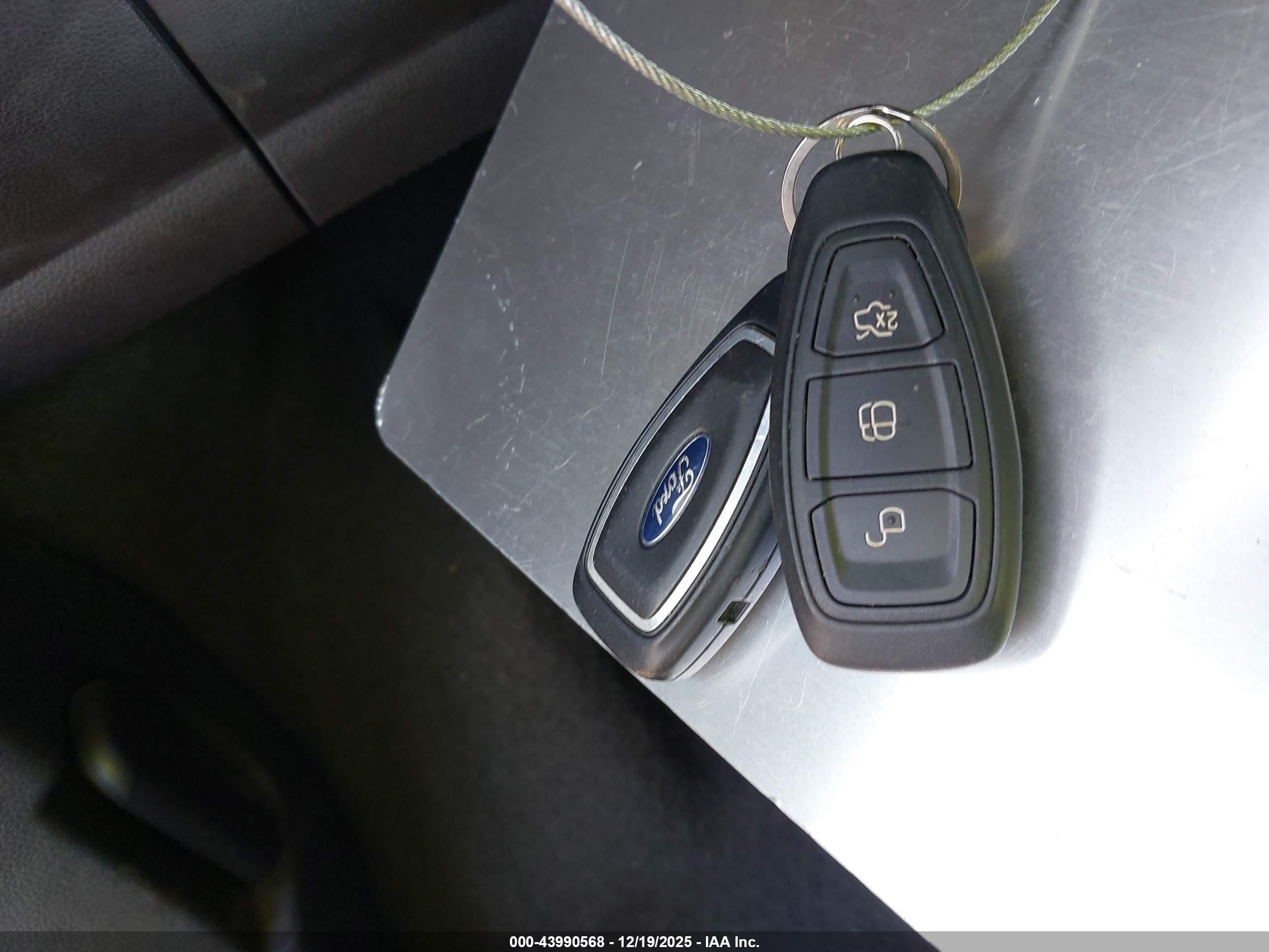 FORD C-MAX image 11