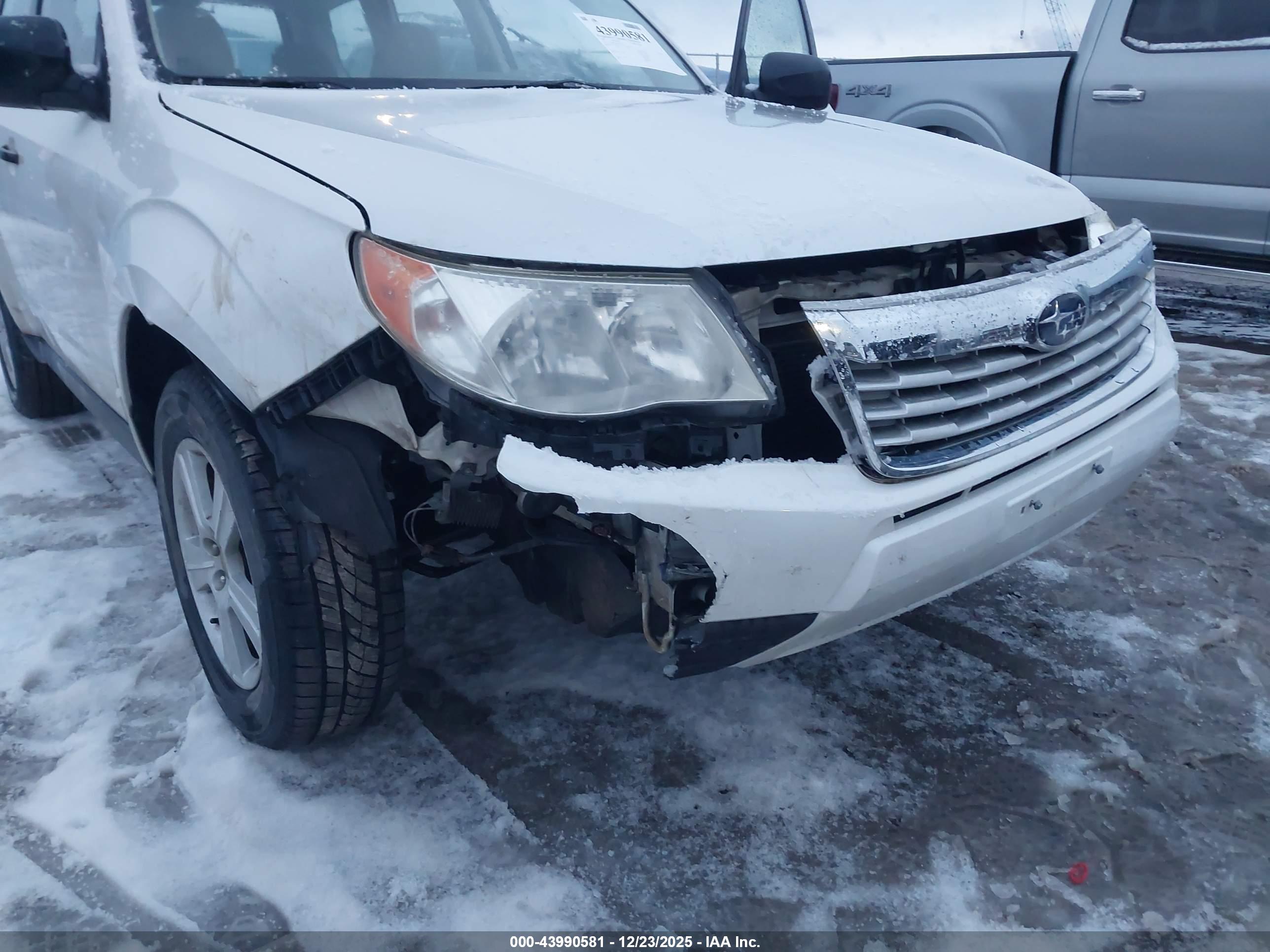 SUBARU FORESTER image 6