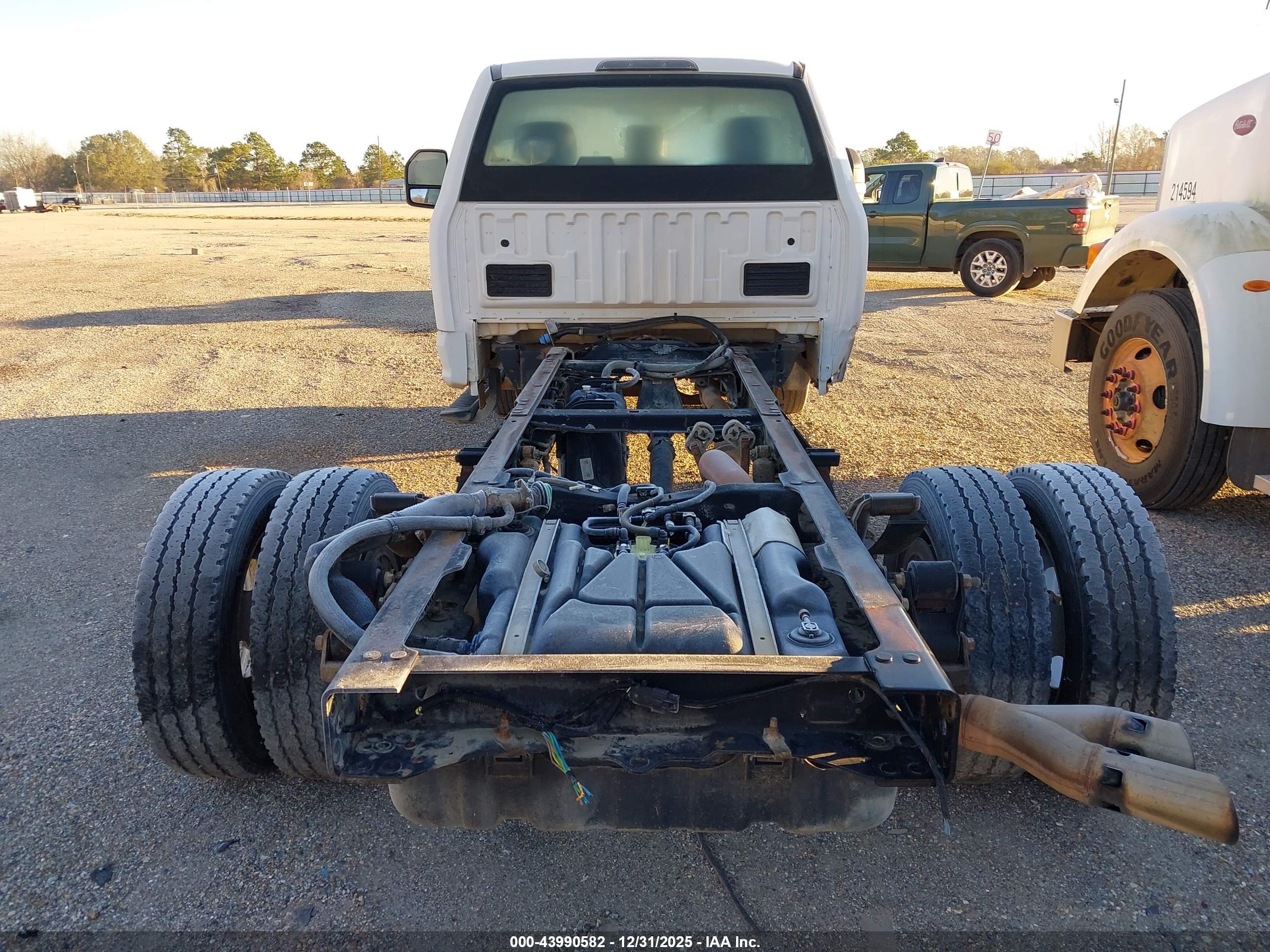 FORD F-550 image 7