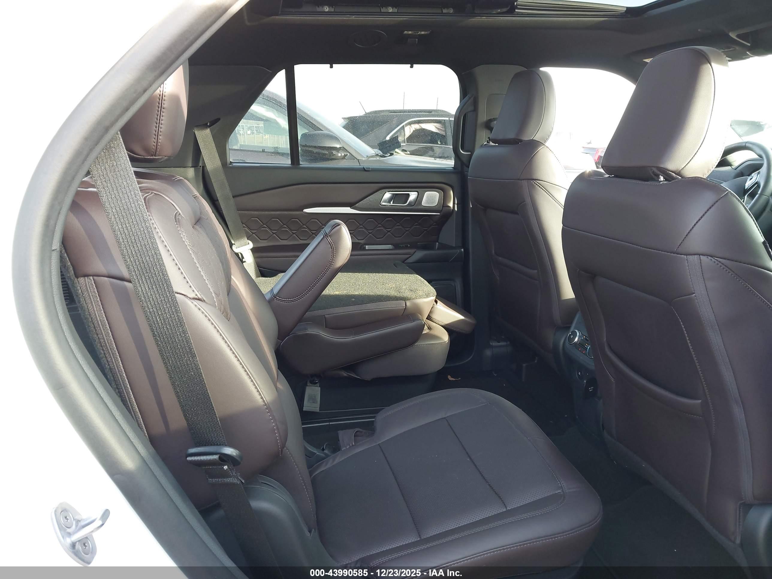 FORD EXPLORER image 8