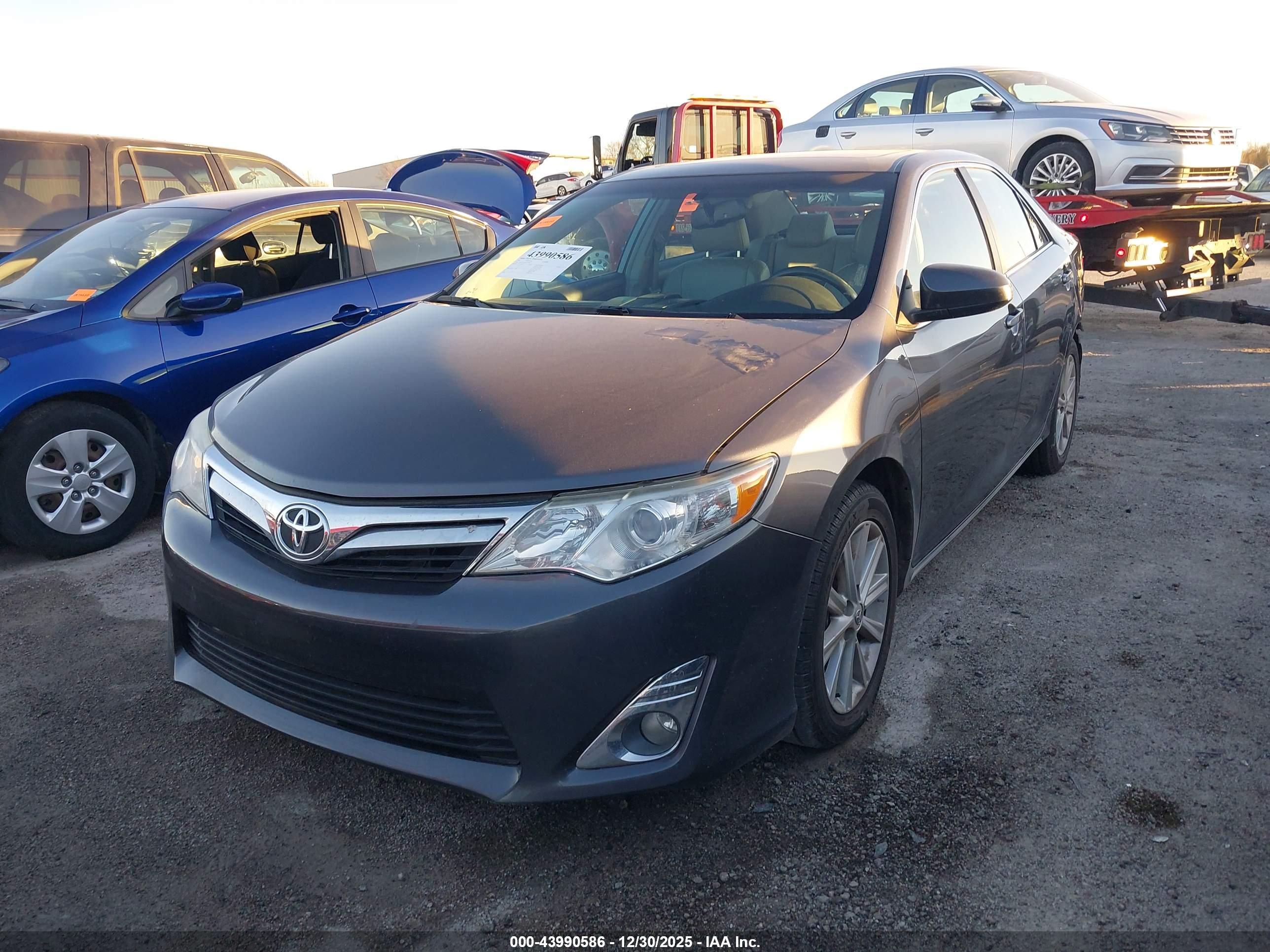 TOYOTA CAMRY image 2