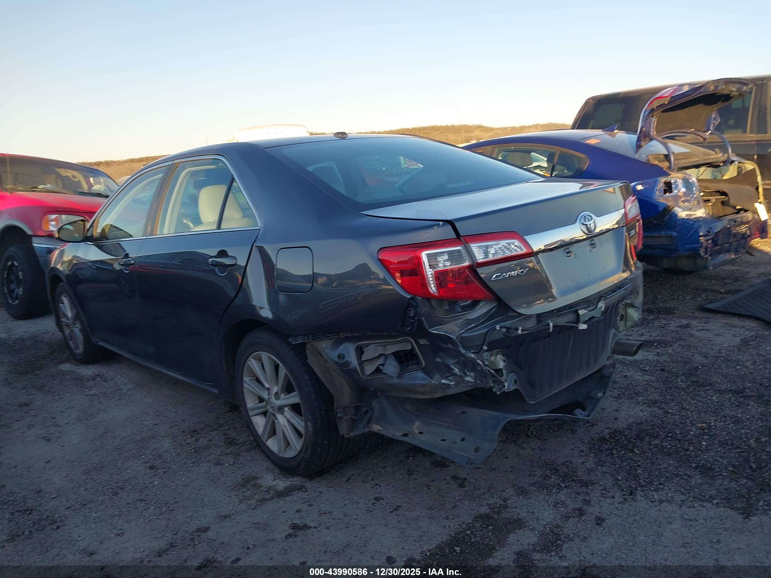 TOYOTA CAMRY image 3